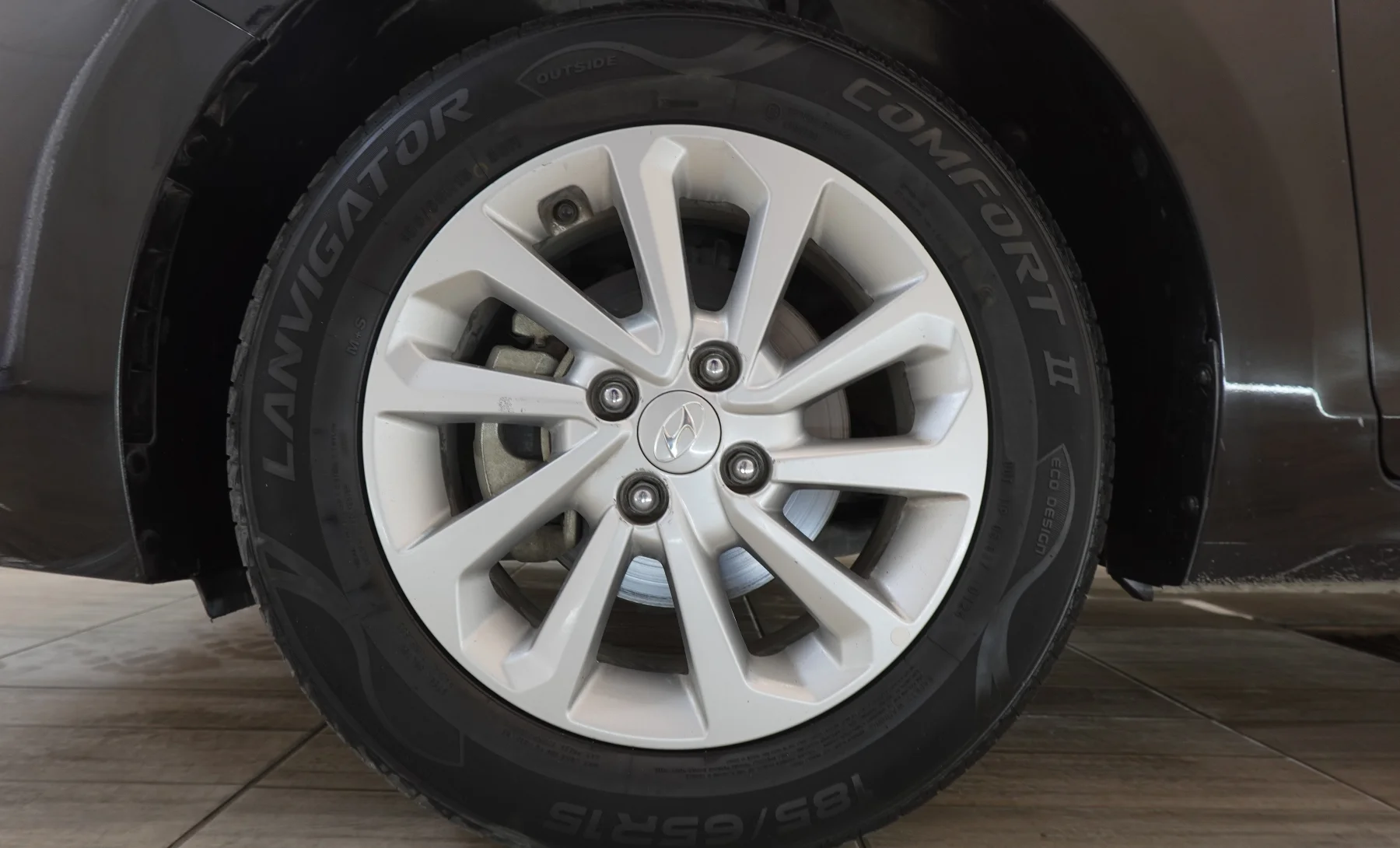 Hyundai Accent GL Mid 2019 — exterior 10 de 10