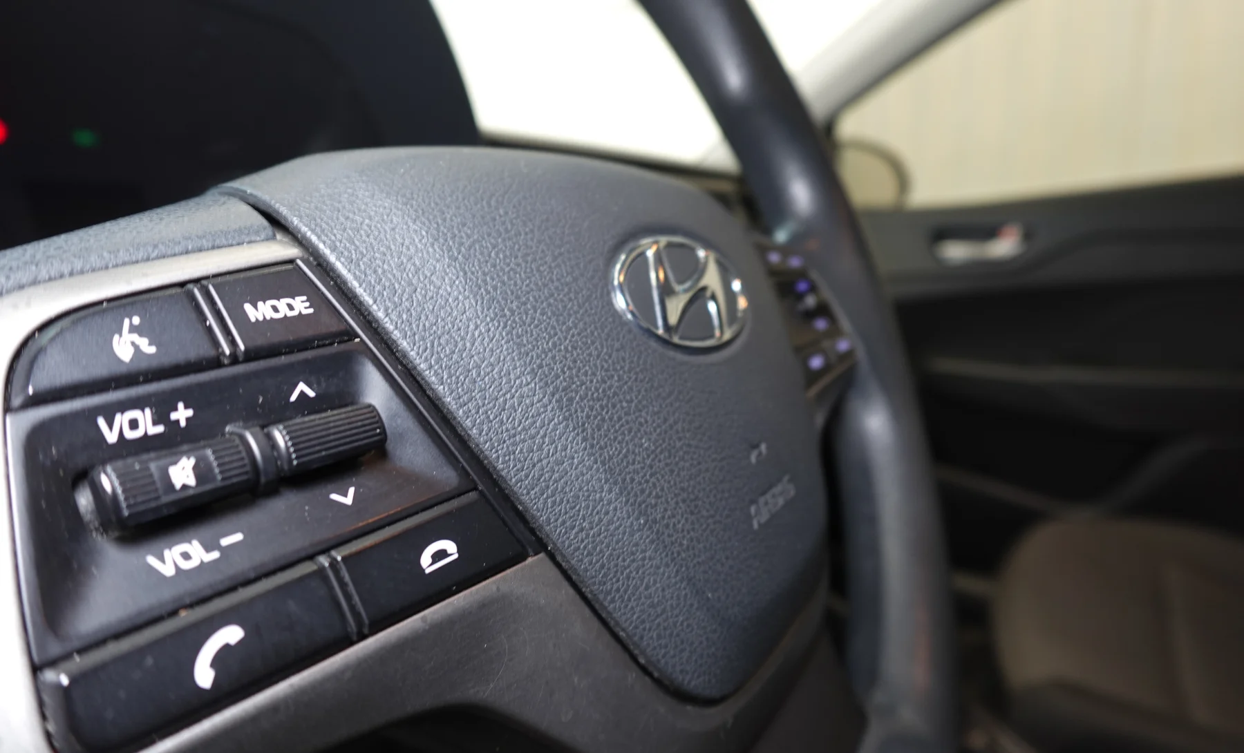 Hyundai Accent GL Mid 2019 — interior 4 de 10