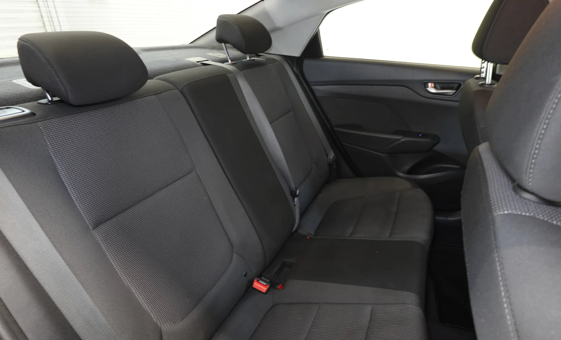 Hyundai Accent GL Mid 2019 — interior 8 de 10