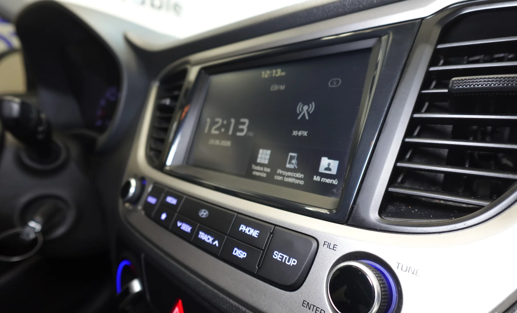 Hyundai Accent GL Mid 2019 — interior 5 de 10