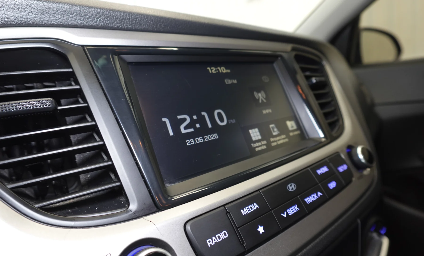 Hyundai Accent GL Mid 2019 — interior 2 de 10