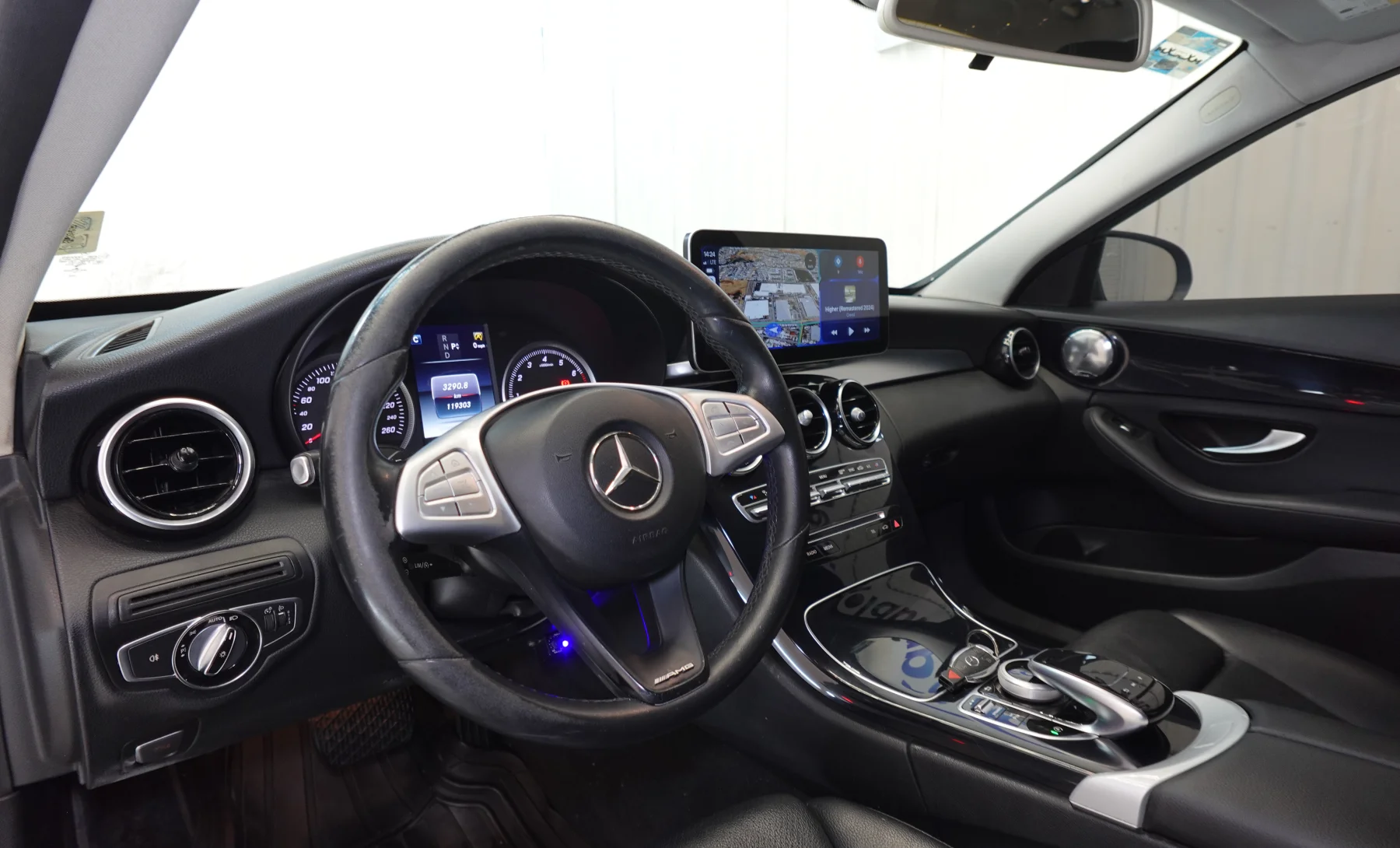 Mercedes-Benz C180 Base 2017 — interior 1 de 10