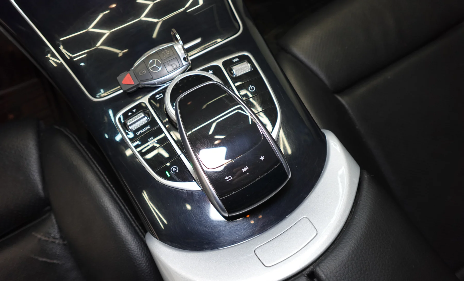 Mercedes-Benz C180 Base 2017 — interior 7 de 10