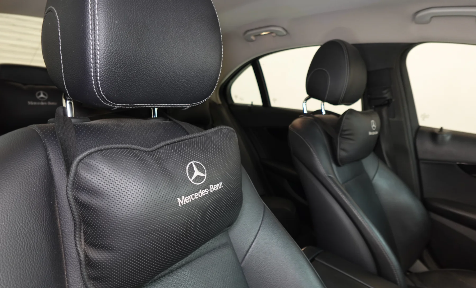 Mercedes-Benz C180 Base 2017 — interior 9 de 10