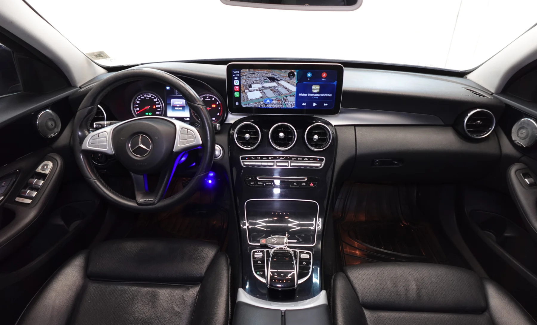 Mercedes-Benz C180 Base 2017 — interior 4 de 10