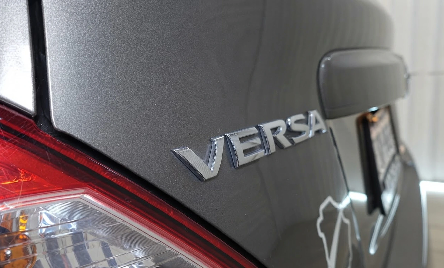 Nissan Versa Advance 2019 — exterior 8 de 10