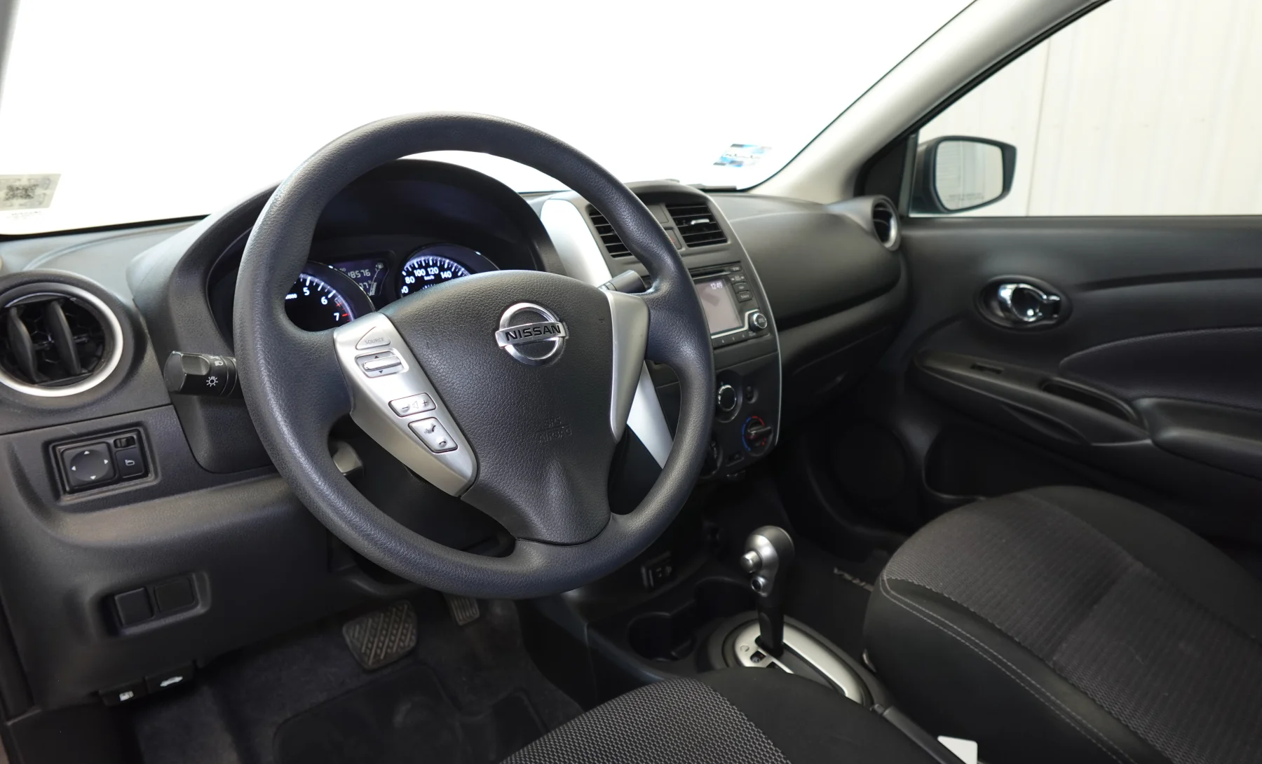 Nissan Versa Advance 2019 — interior 1 de 10