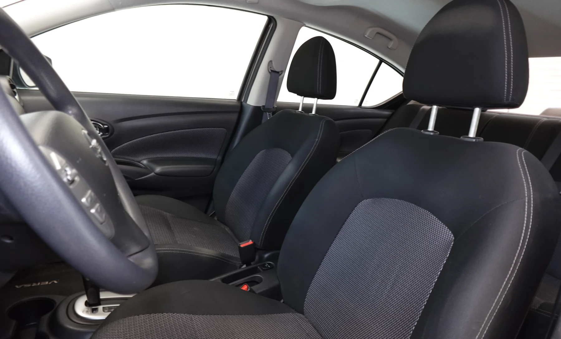 Nissan Versa Advance 2019 — interior 3 de 10