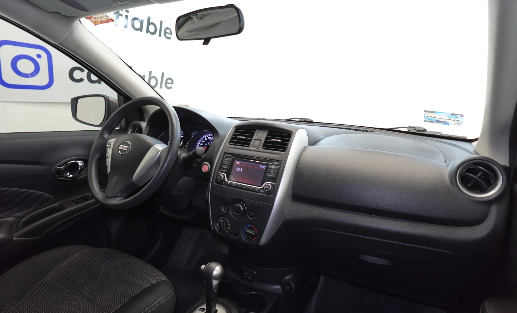 Nissan Versa Advance 2019 — interior 4 de 10