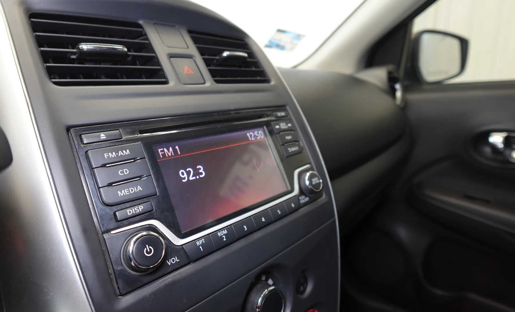 Nissan Versa Advance 2019 — interior 6 de 10