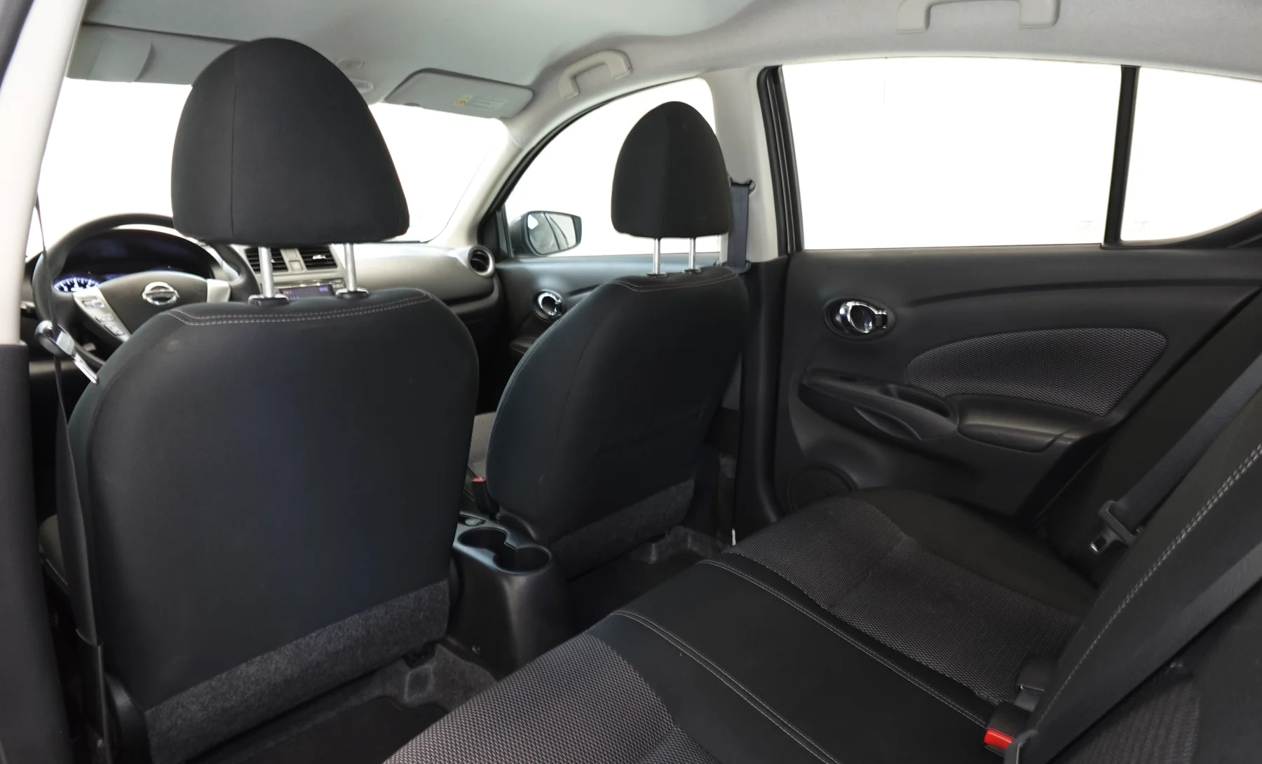 Nissan Versa Advance 2019 — interior 8 de 10