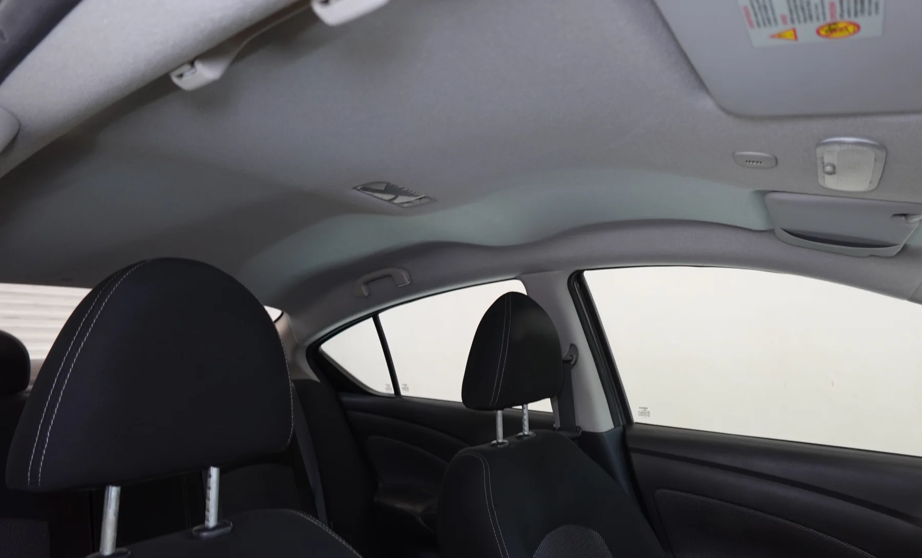 Nissan Versa Advance 2019 — interior 10 de 10