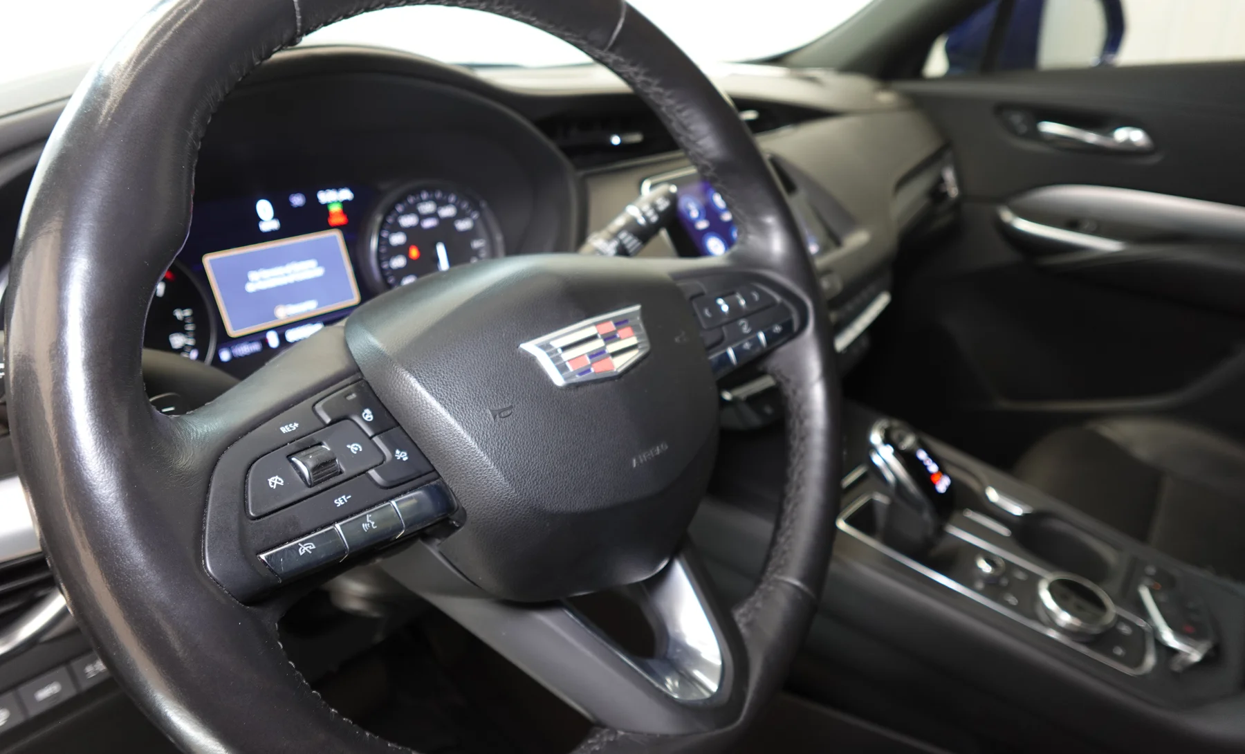 Cadillac XT4 Premium Luxury 2021 — interior 2 de 10