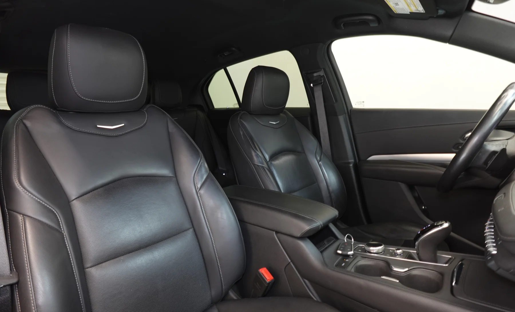 Cadillac XT4 Premium Luxury 2021 — interior 8 de 10