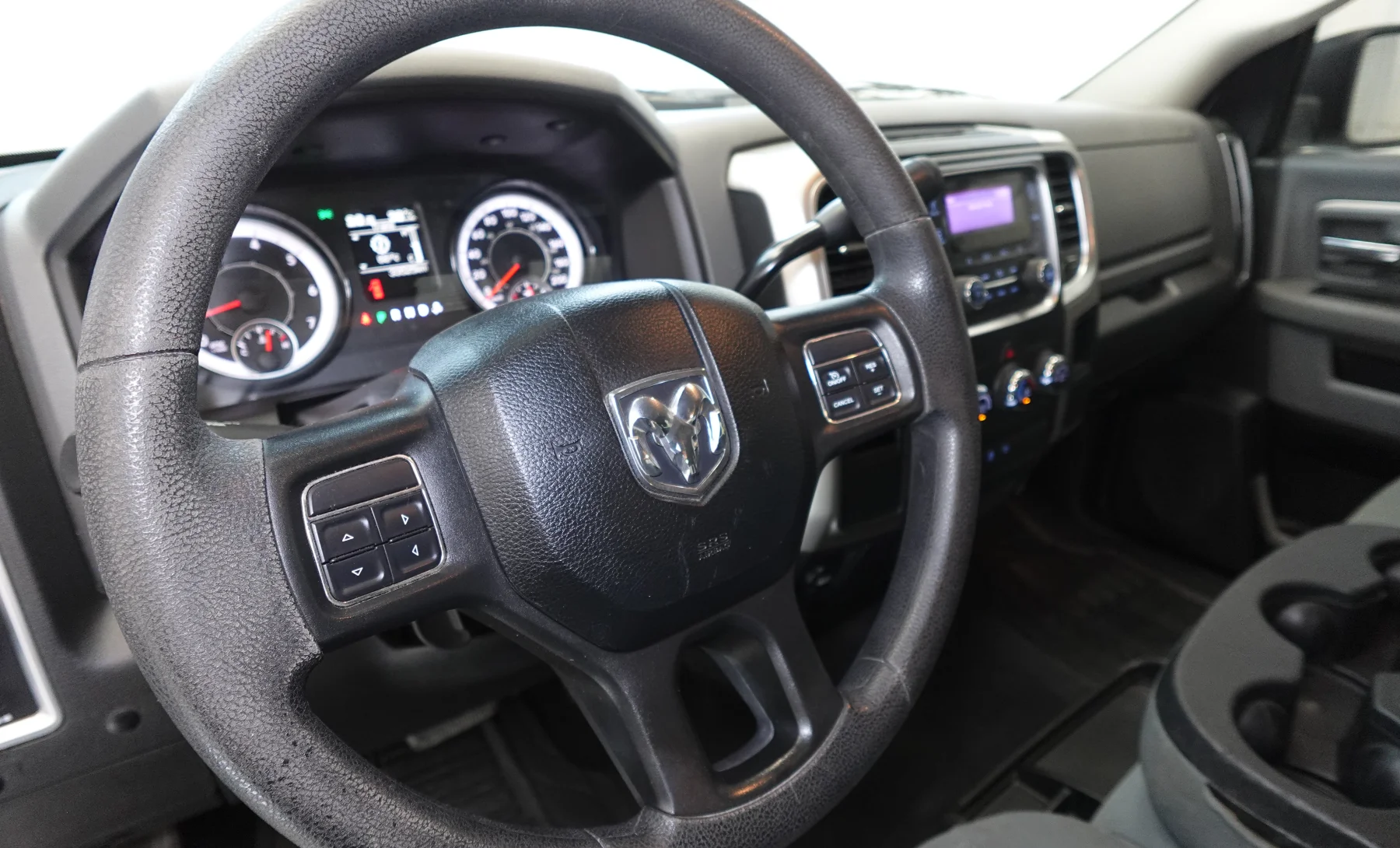 RAM 2500 SLT 2018 — interior 2 de 10
