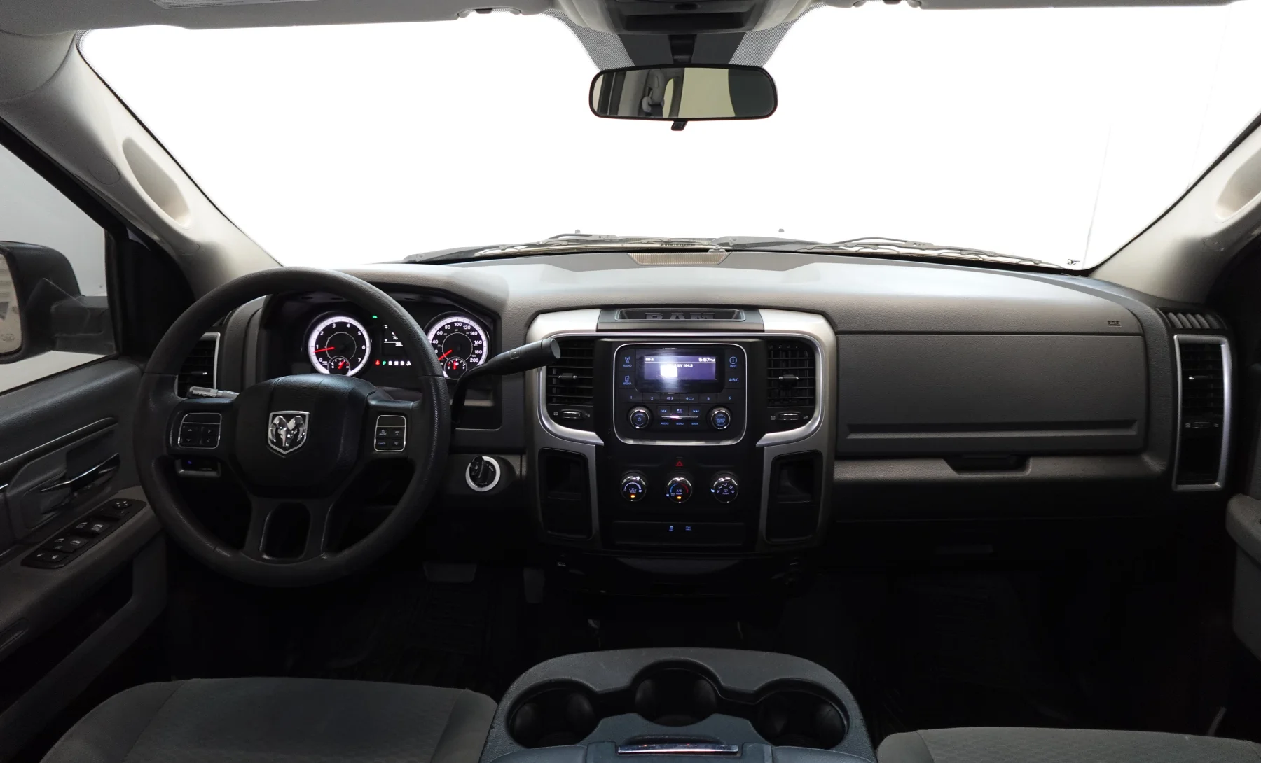 RAM 2500 SLT 2018 — interior 5 de 10