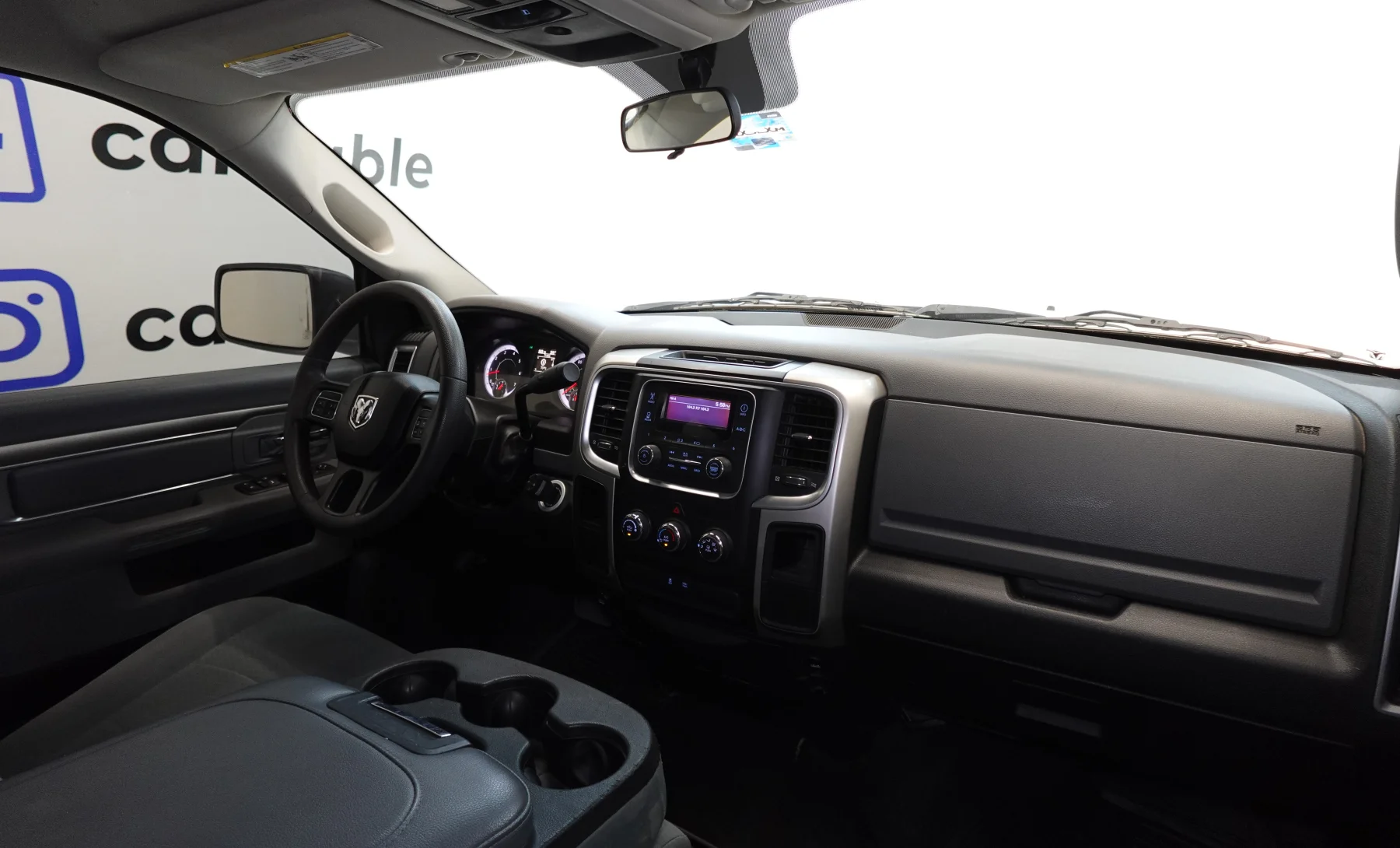RAM 2500 SLT 2018 — interior 8 de 10