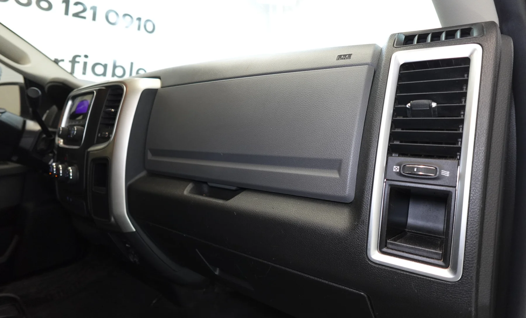RAM 2500 SLT 2018 — interior 10 de 10