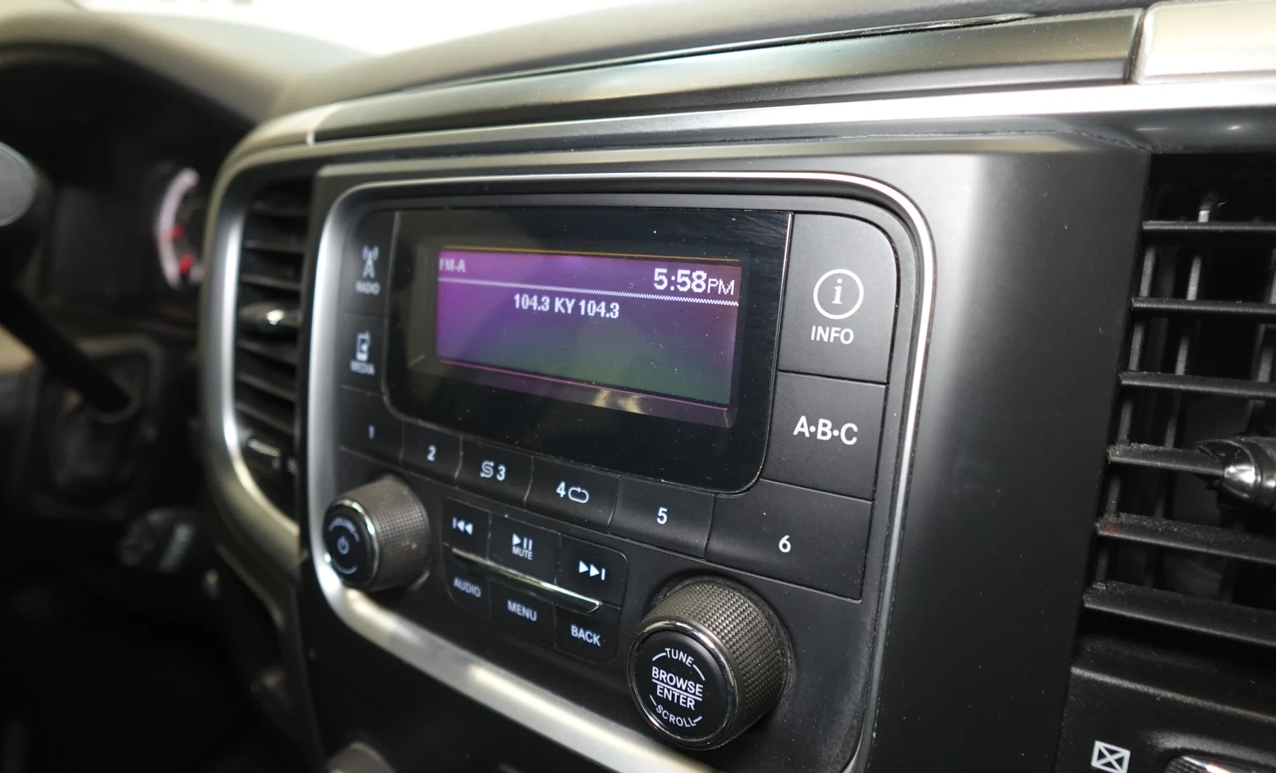 RAM 2500 SLT 2018 — interior 1 de 10