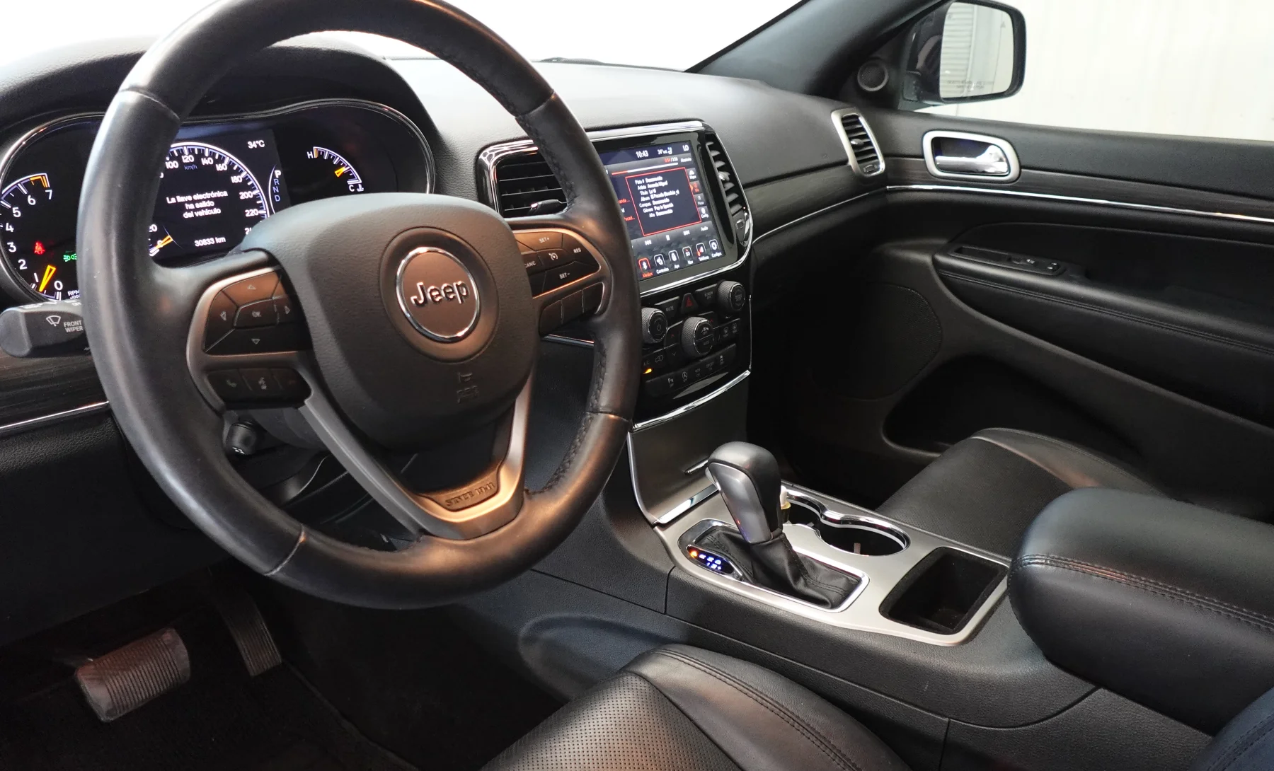 Jeep Grand Cherokee WK Limited 2022 — interior 1 de 5
