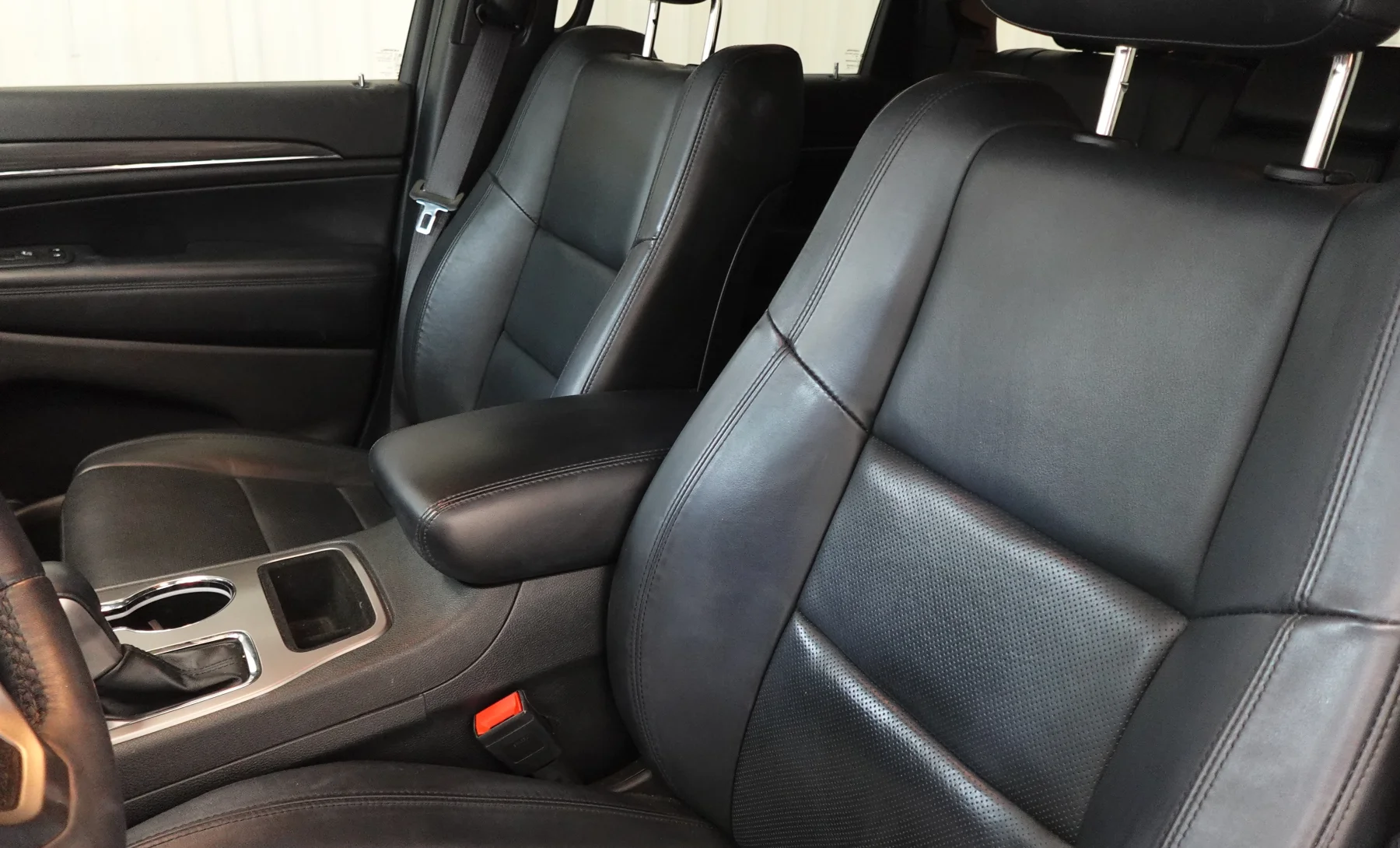 Jeep Grand Cherokee WK Limited 2022 — interior 2 de 5
