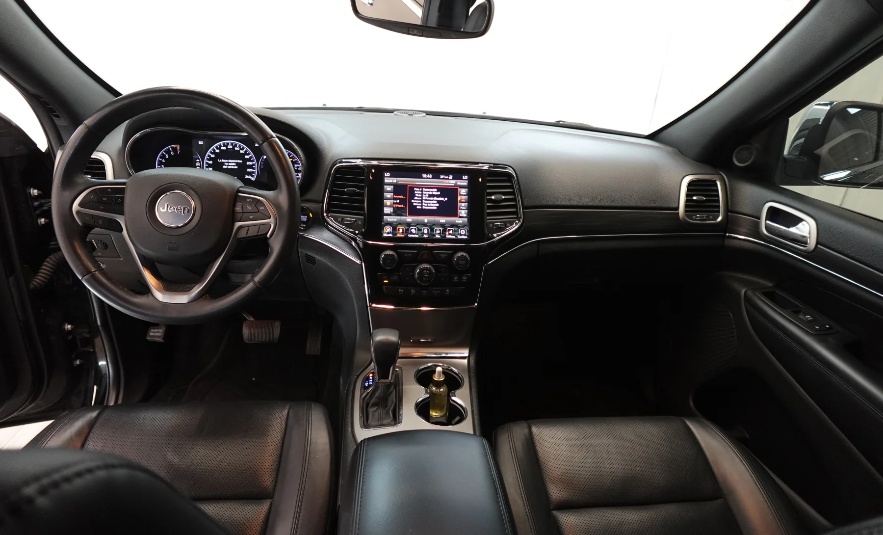Jeep Grand Cherokee WK Limited 2022 — interior 4 de 5