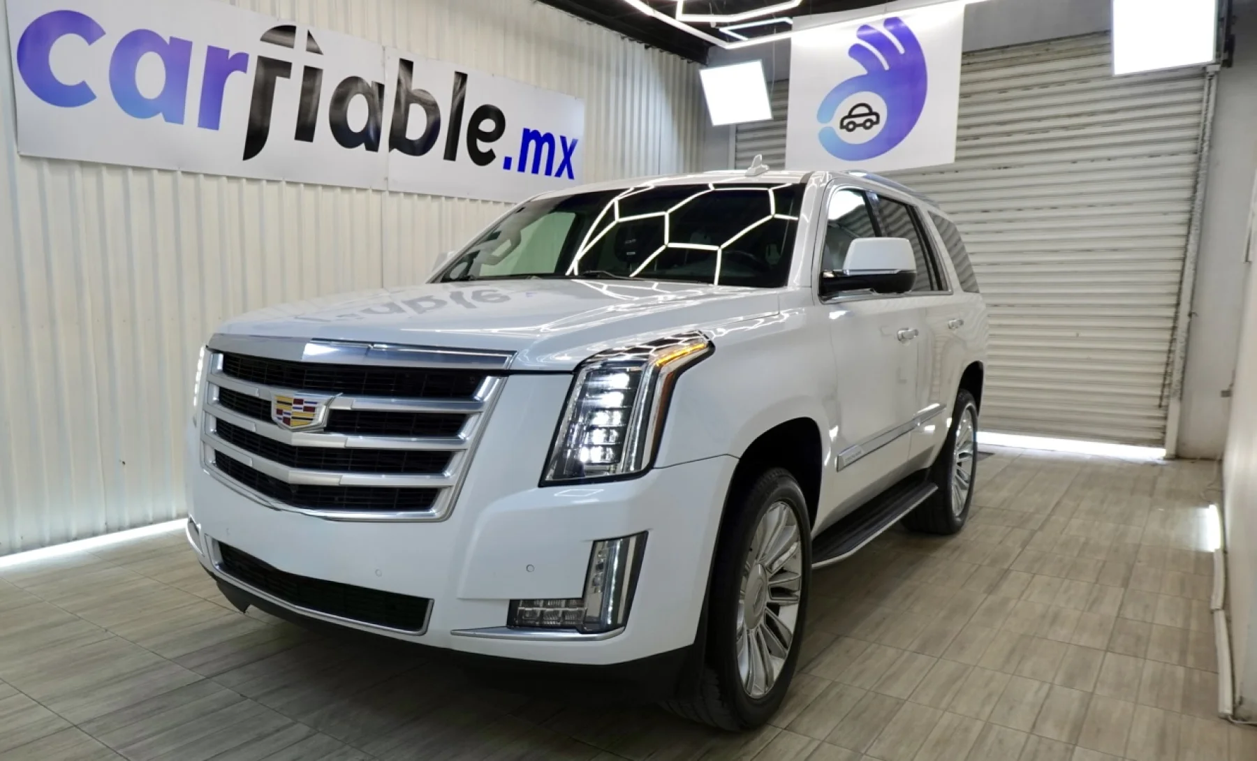 Cadillac Escalade Luxury 2018 — exterior 1 de 6