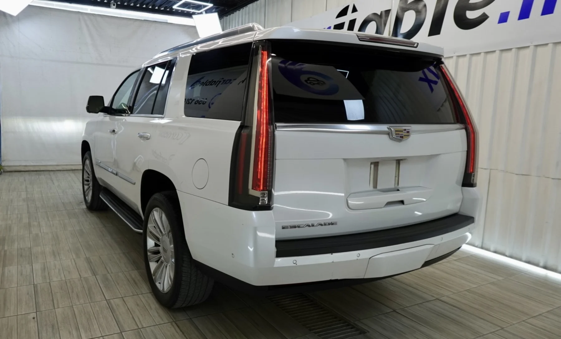 Cadillac Escalade Luxury 2018 — exterior 6 de 6
