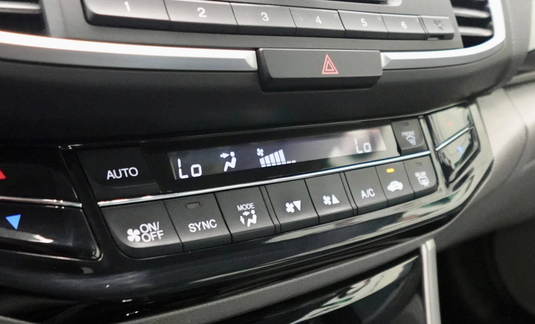 Honda Accord LX 2017 — interior 9 de 10