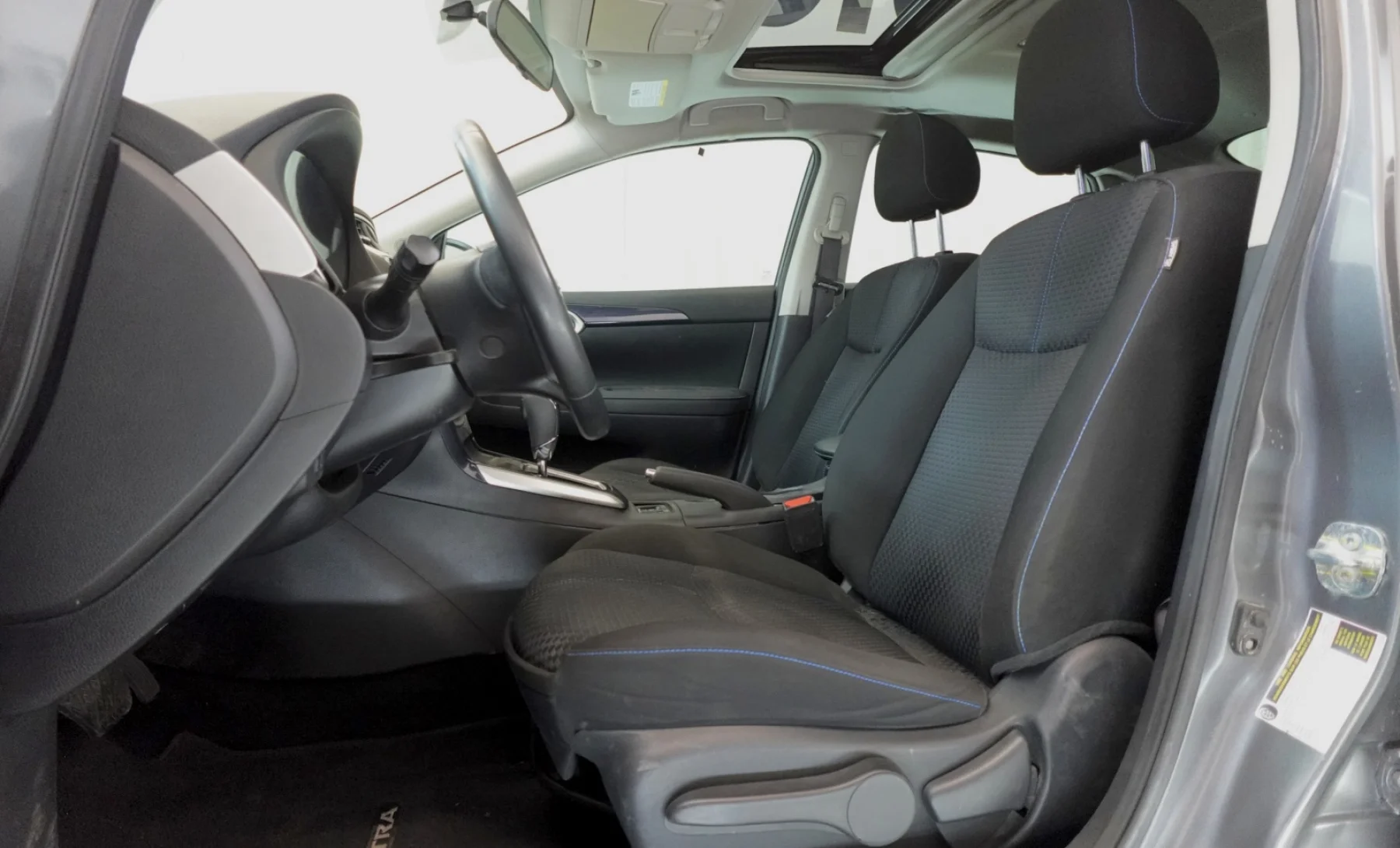 Nissan Sentra SR Turbo 2019 — interior 1 de 9
