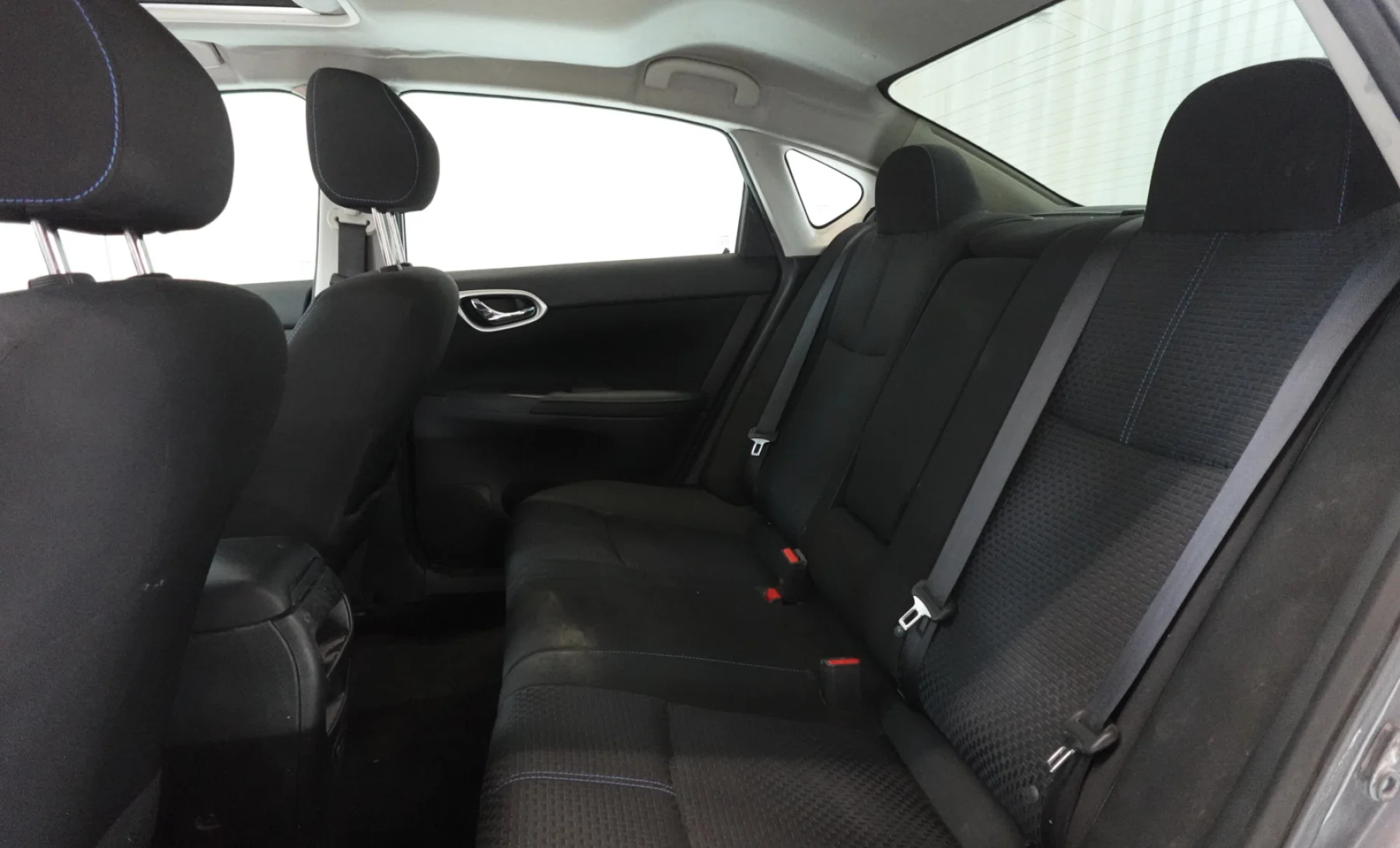Nissan Sentra SR Turbo 2019 — interior 2 de 9