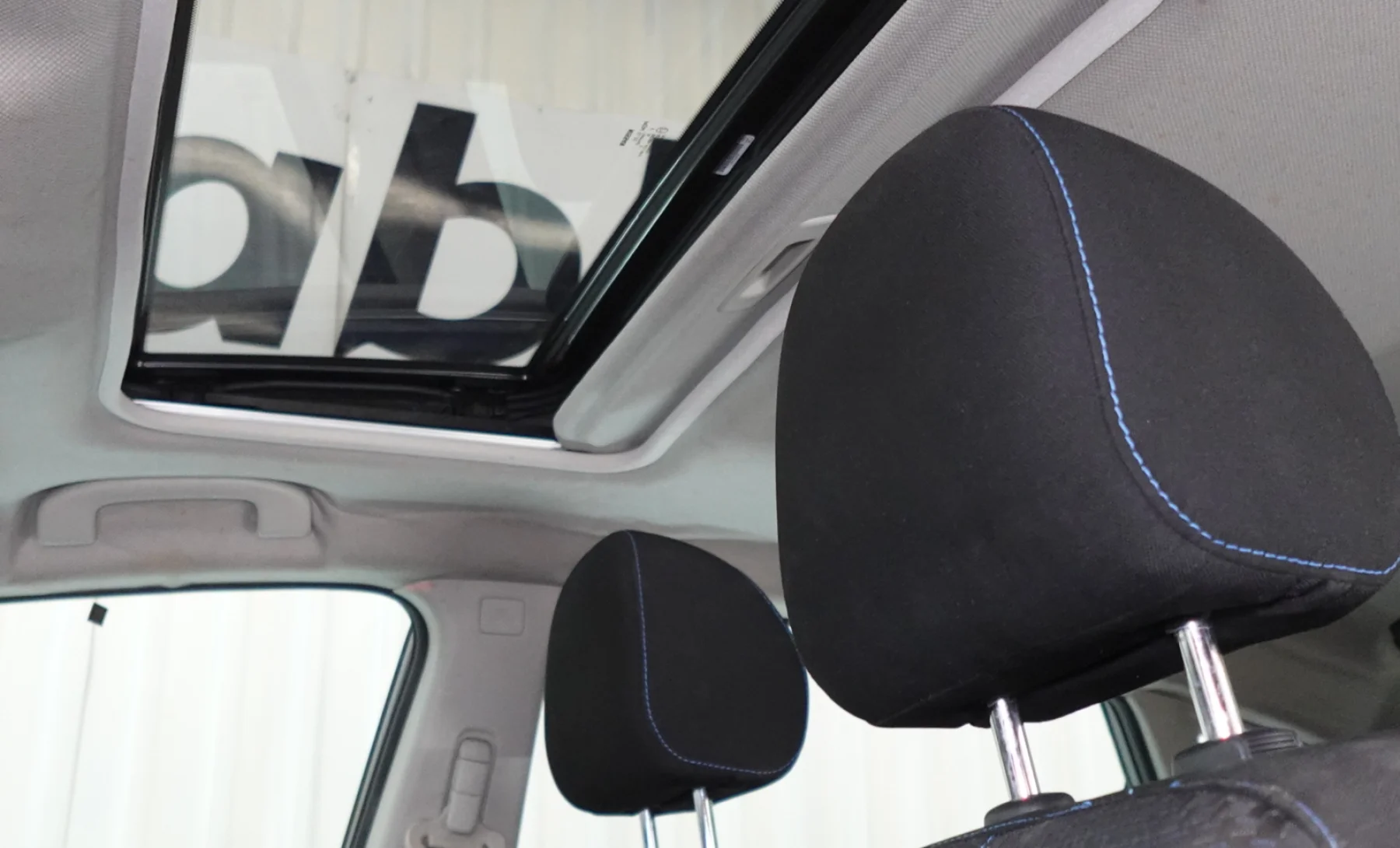 Nissan Sentra SR Turbo 2019 — interior 5 de 9