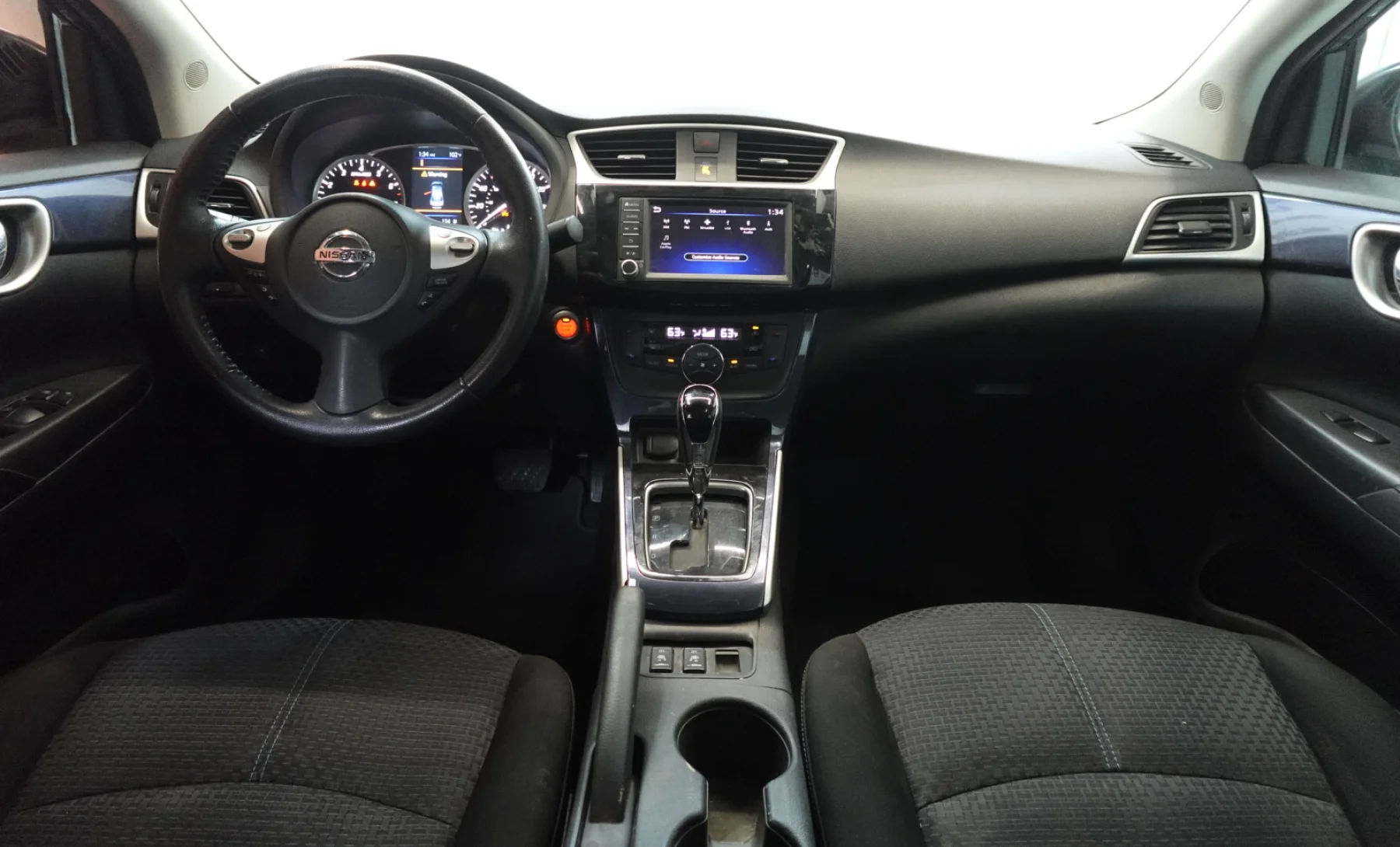 Nissan Sentra SR Turbo 2019 — interior 9 de 9