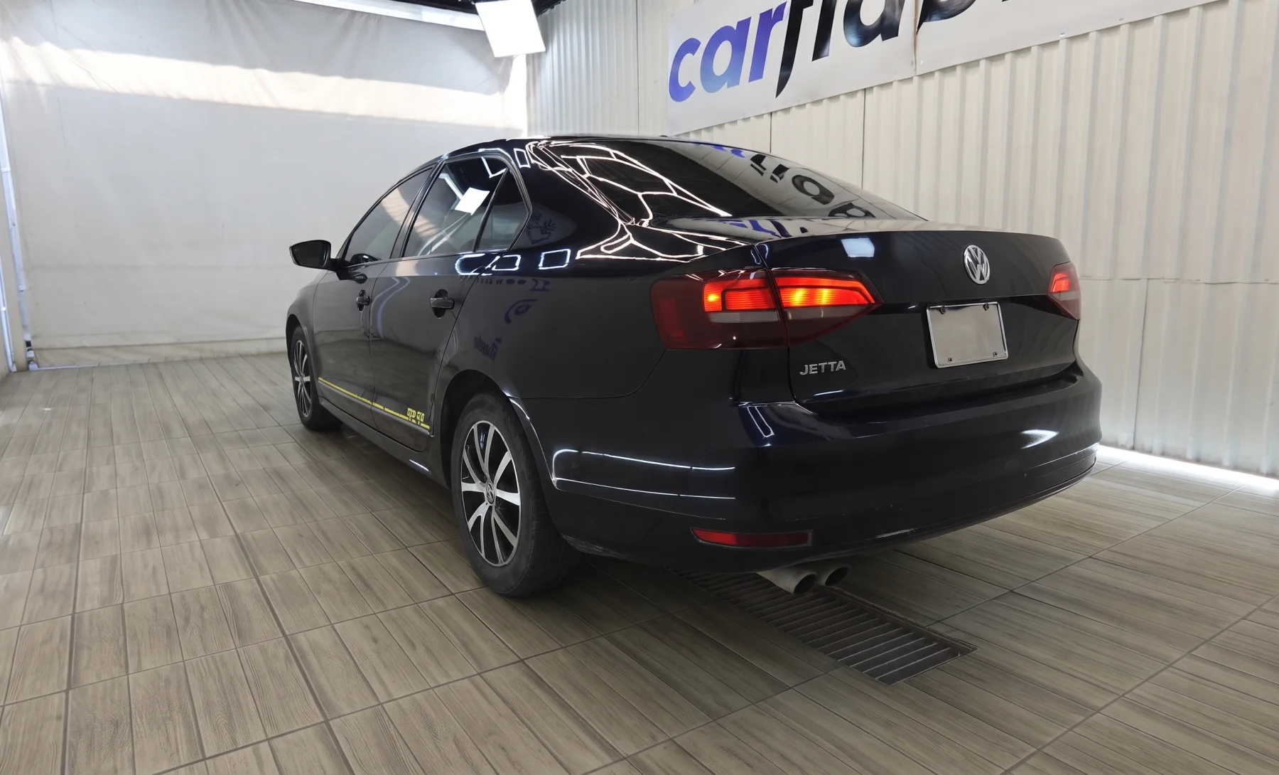 Volkswagen Jetta Base 2017 — exterior 6 de 7
