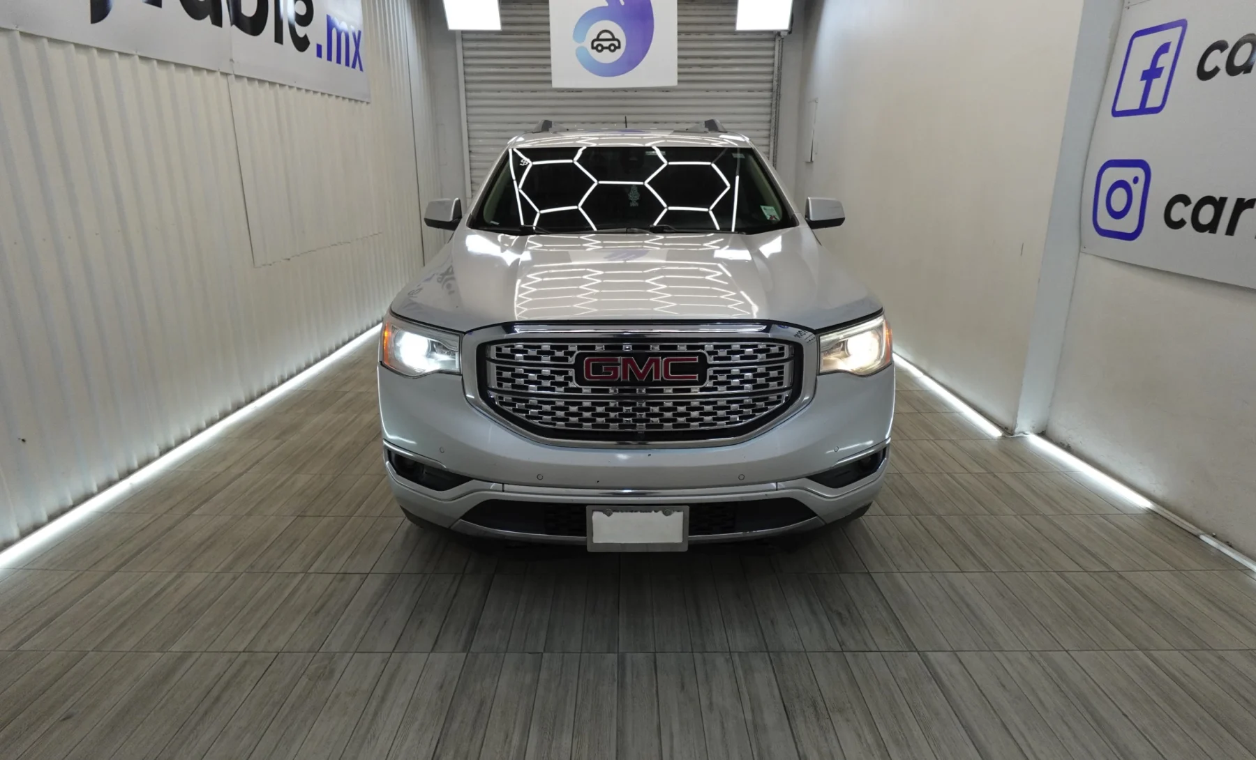 GMC Acadia Denali 2017 — exterior 2 de 10