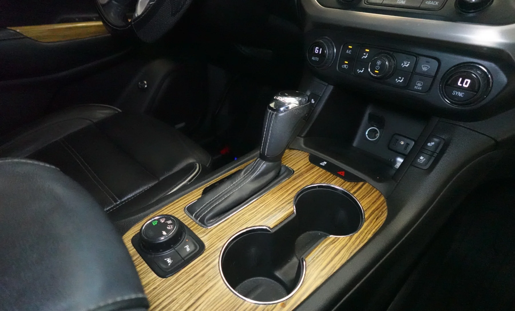 GMC Acadia Denali 2017 — interior 2 de 6