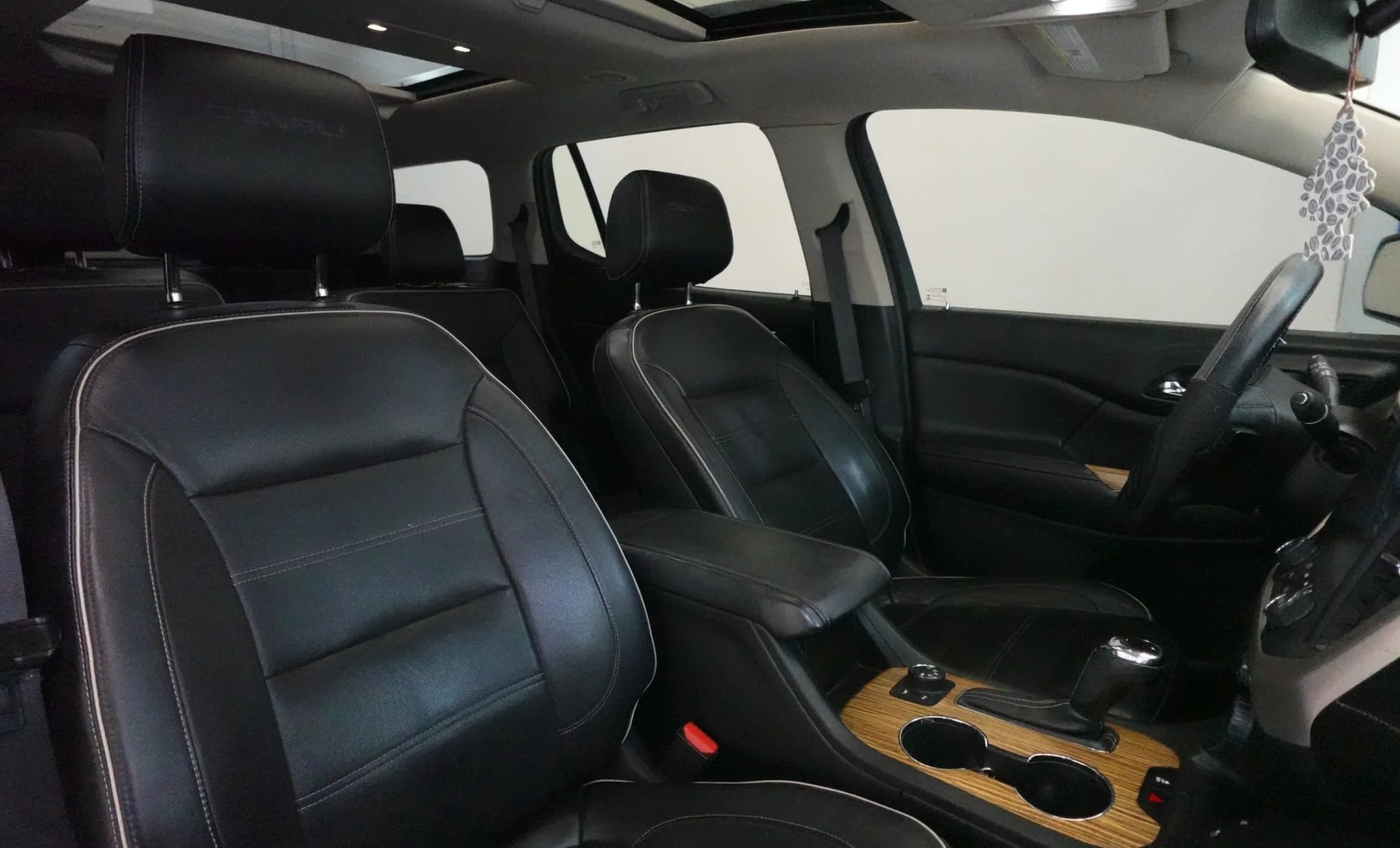 GMC Acadia Denali 2017 — interior 3 de 6