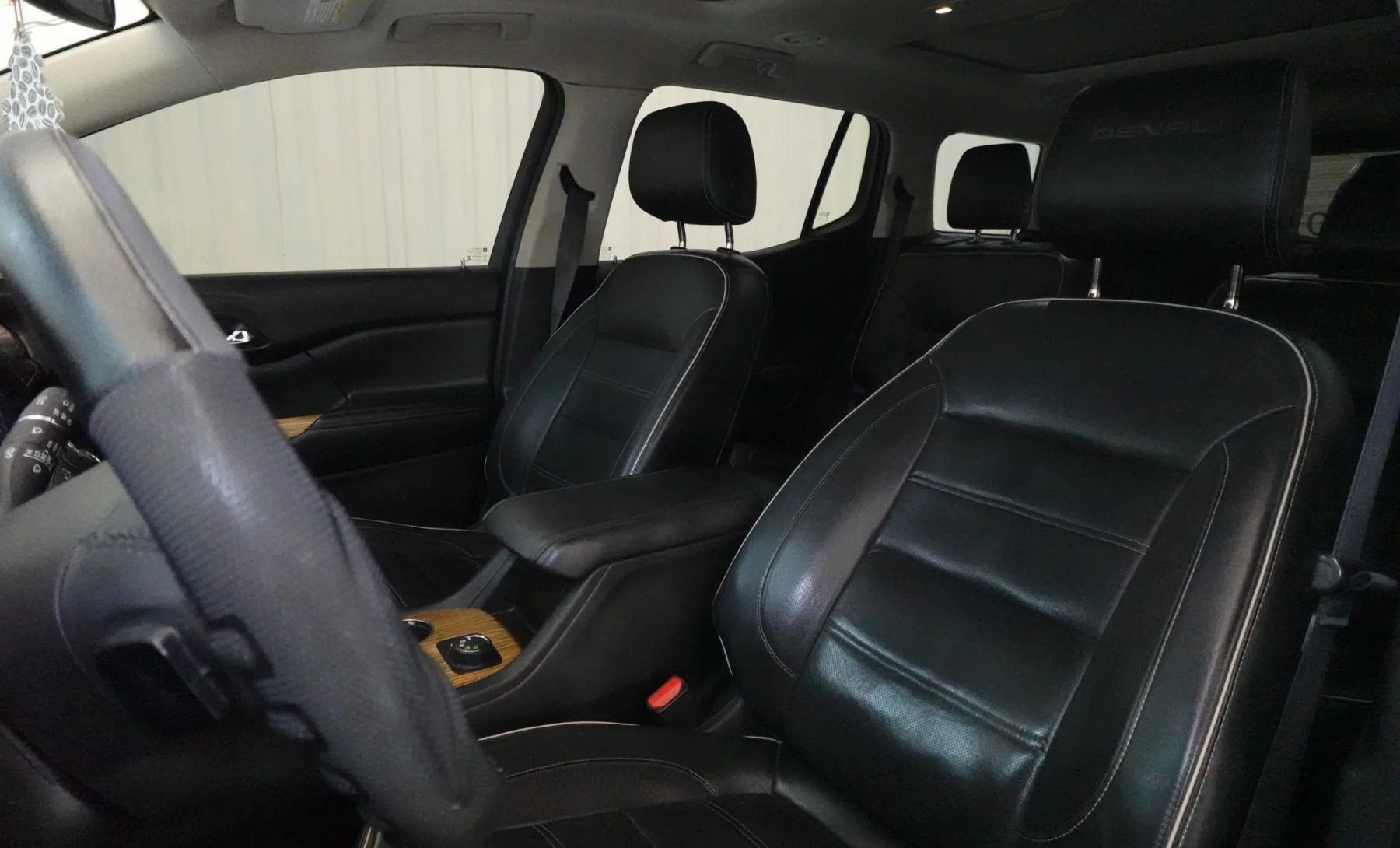 GMC Acadia Denali 2017 — interior 6 de 6