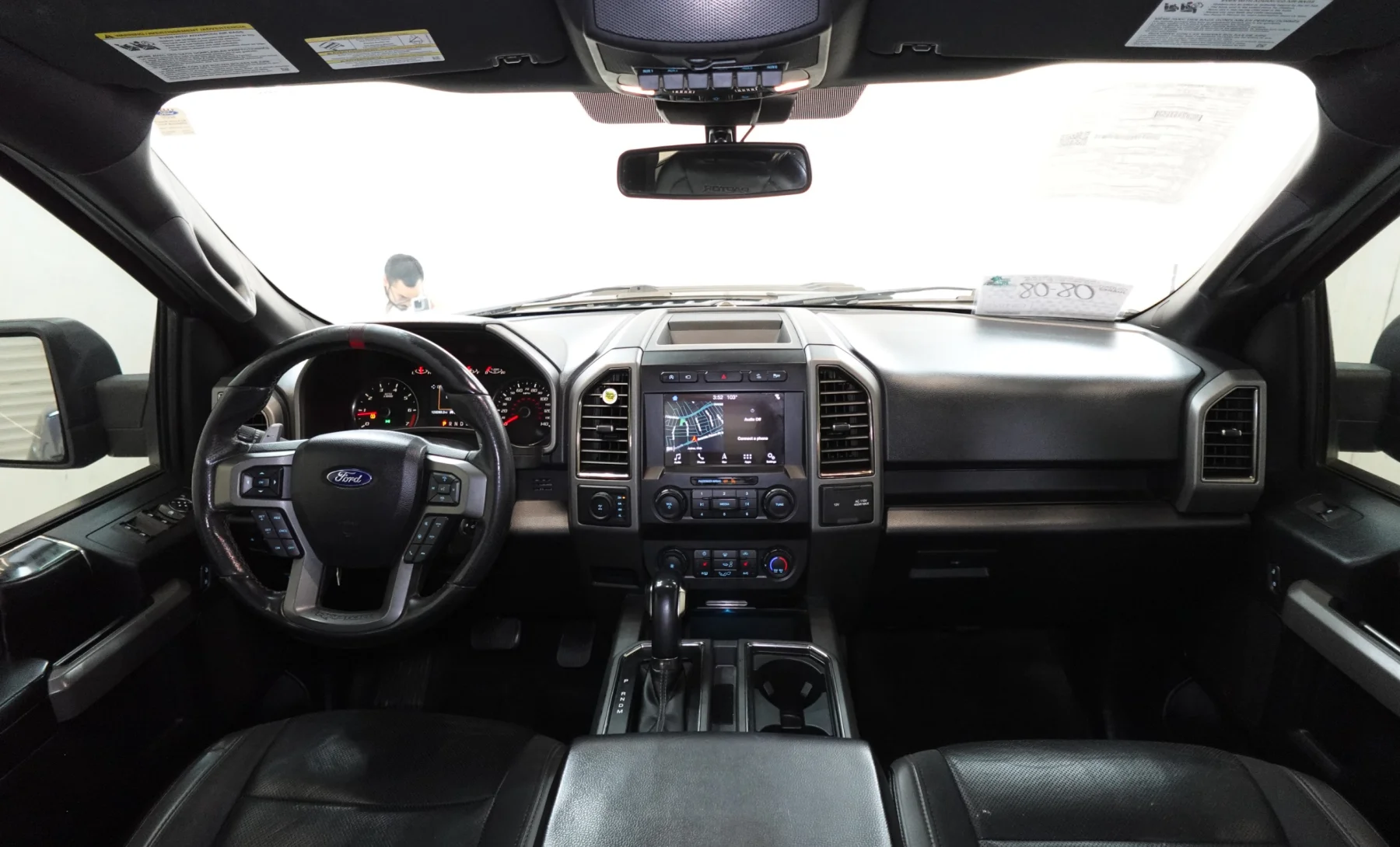 Ford F-150 Raptor 2019 — interior 2 de 8