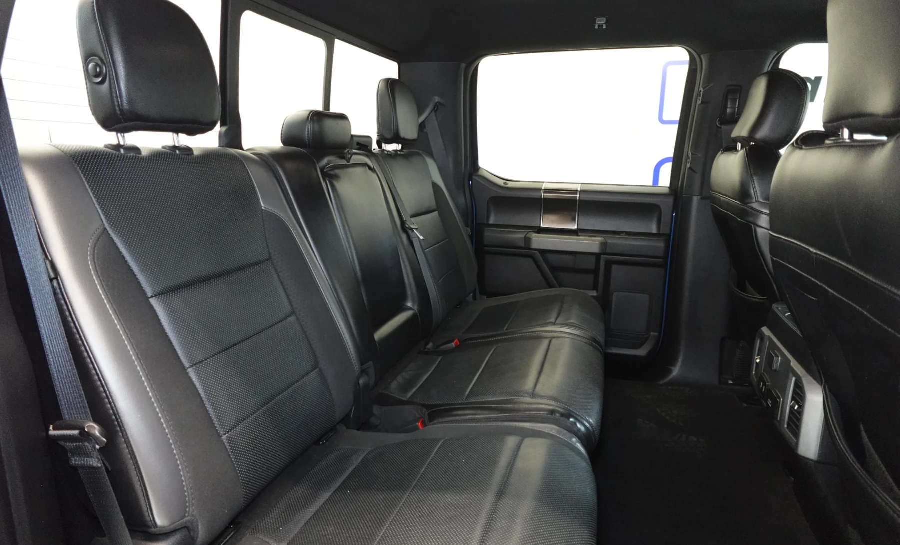 Ford F-150 Raptor 2019 — interior 3 de 8