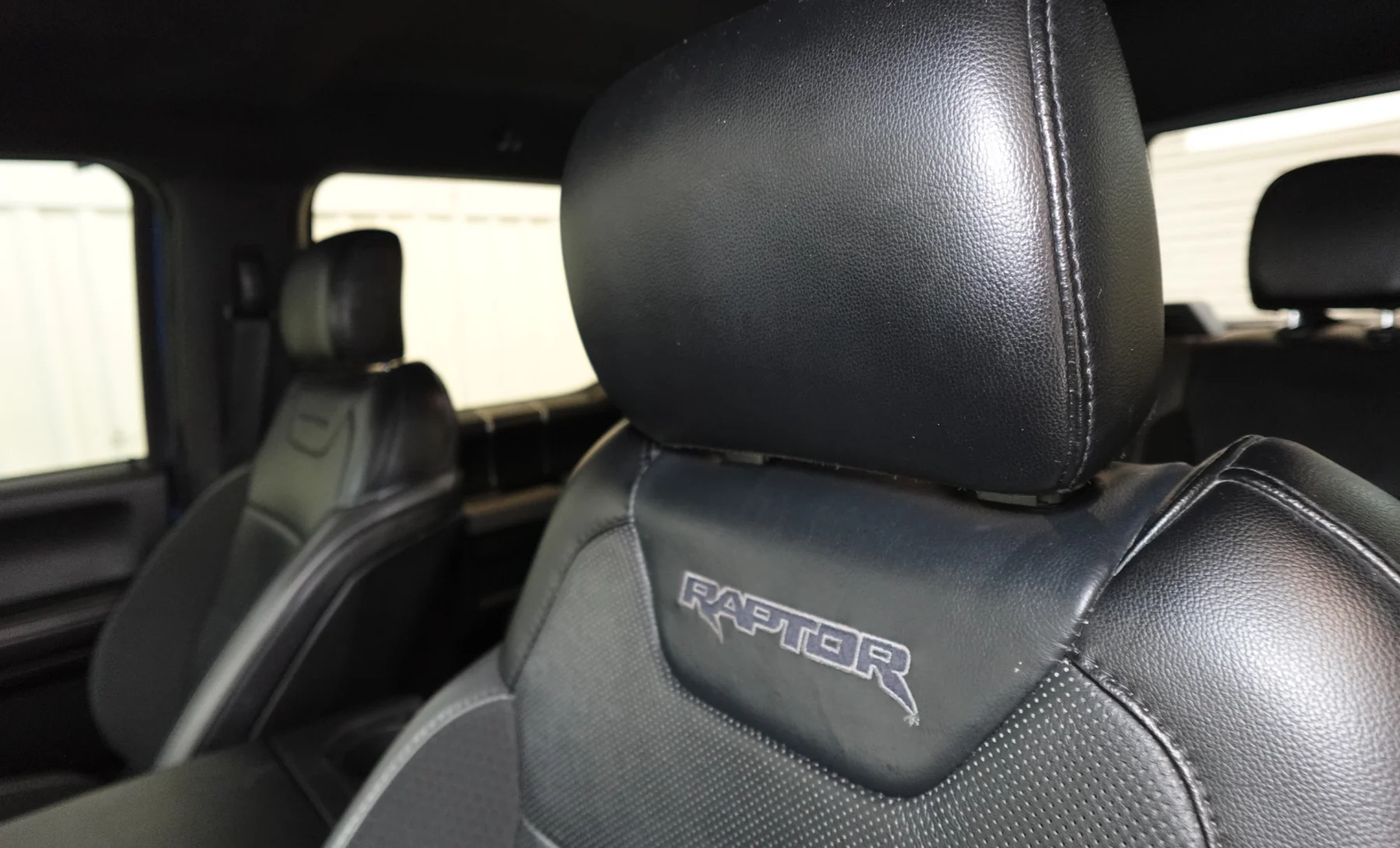 Ford F-150 Raptor 2019 — interior 4 de 8