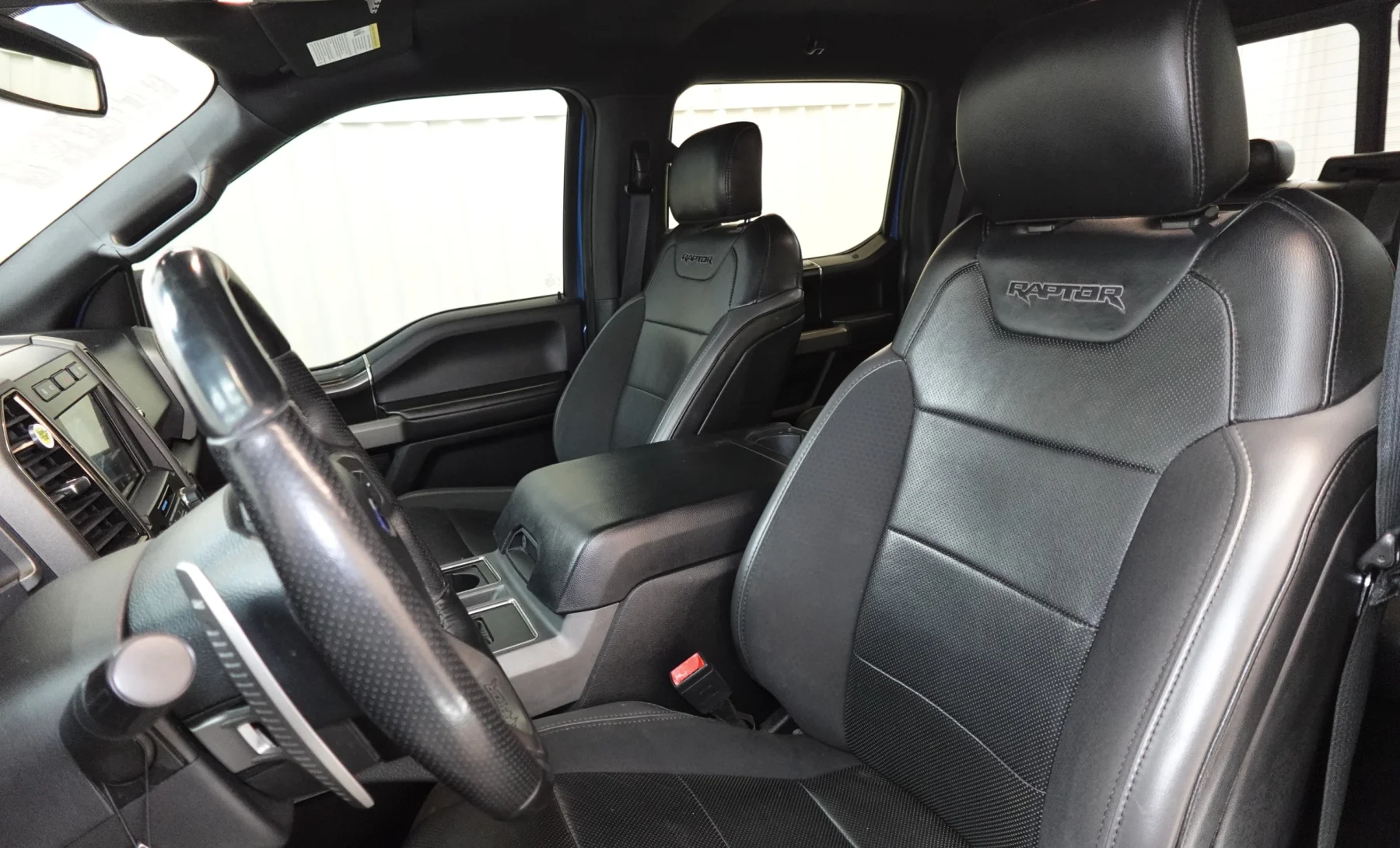 Ford F-150 Raptor 2019 — interior 5 de 8