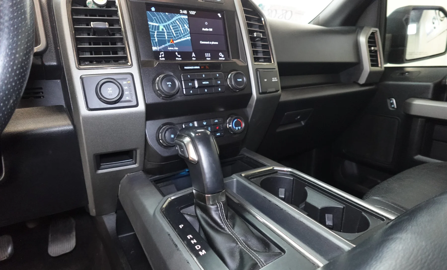 Ford F-150 Raptor 2019 — interior 6 de 8