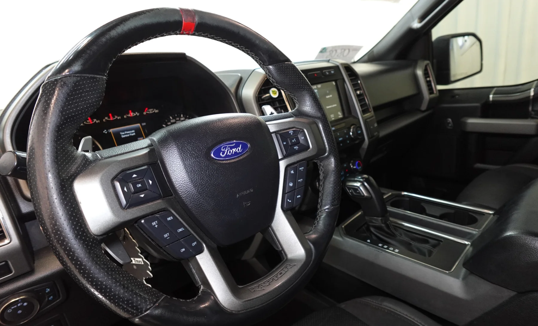 Ford F-150 Raptor 2019 — interior 7 de 8