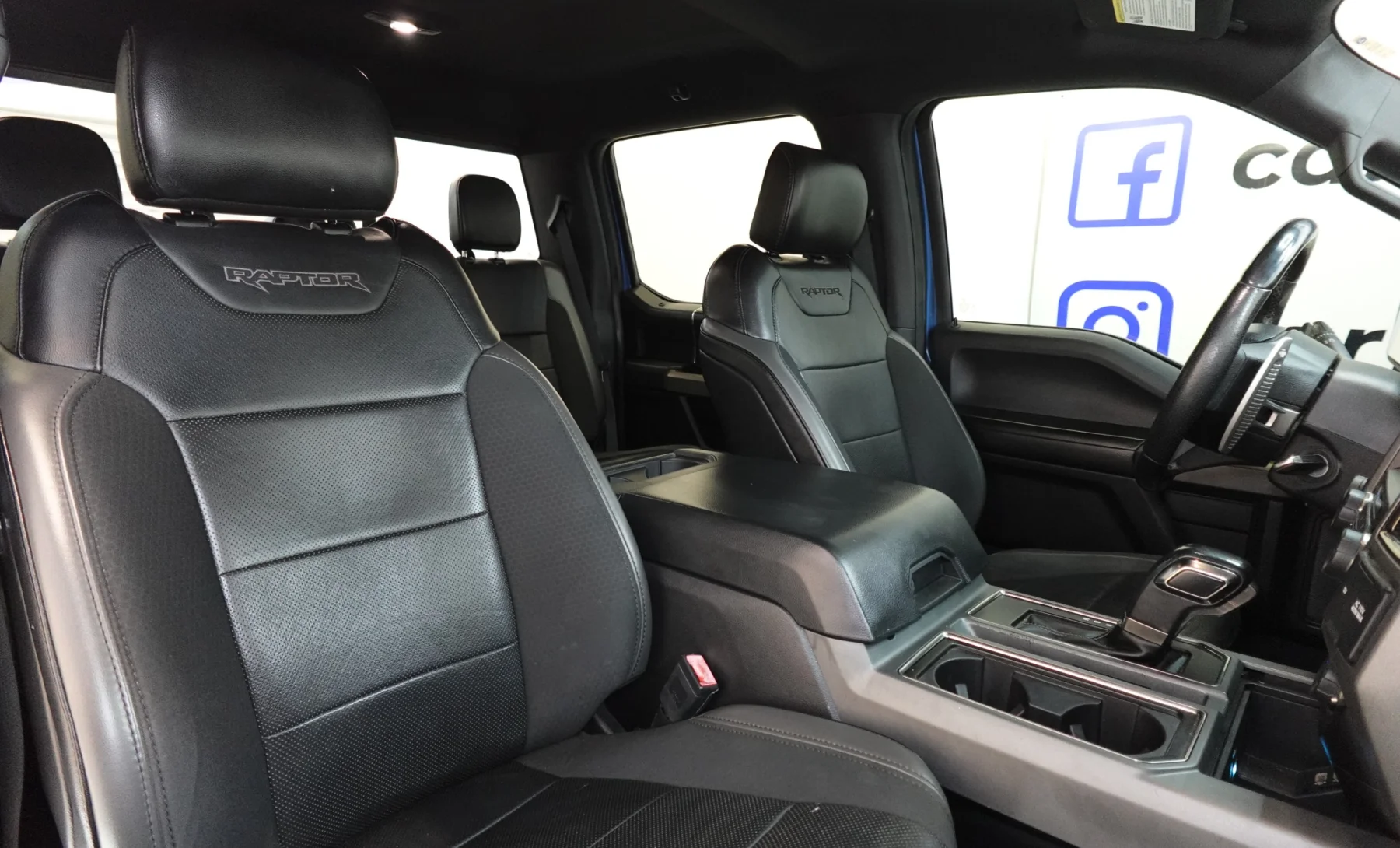 Ford F-150 Raptor 2019 — interior 8 de 8