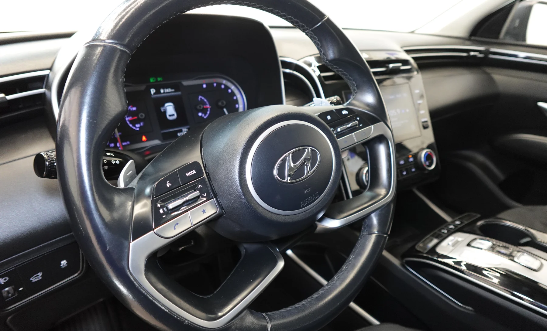 Hyundai Tucson GLS Premium 2023 — interior 2 de 10
