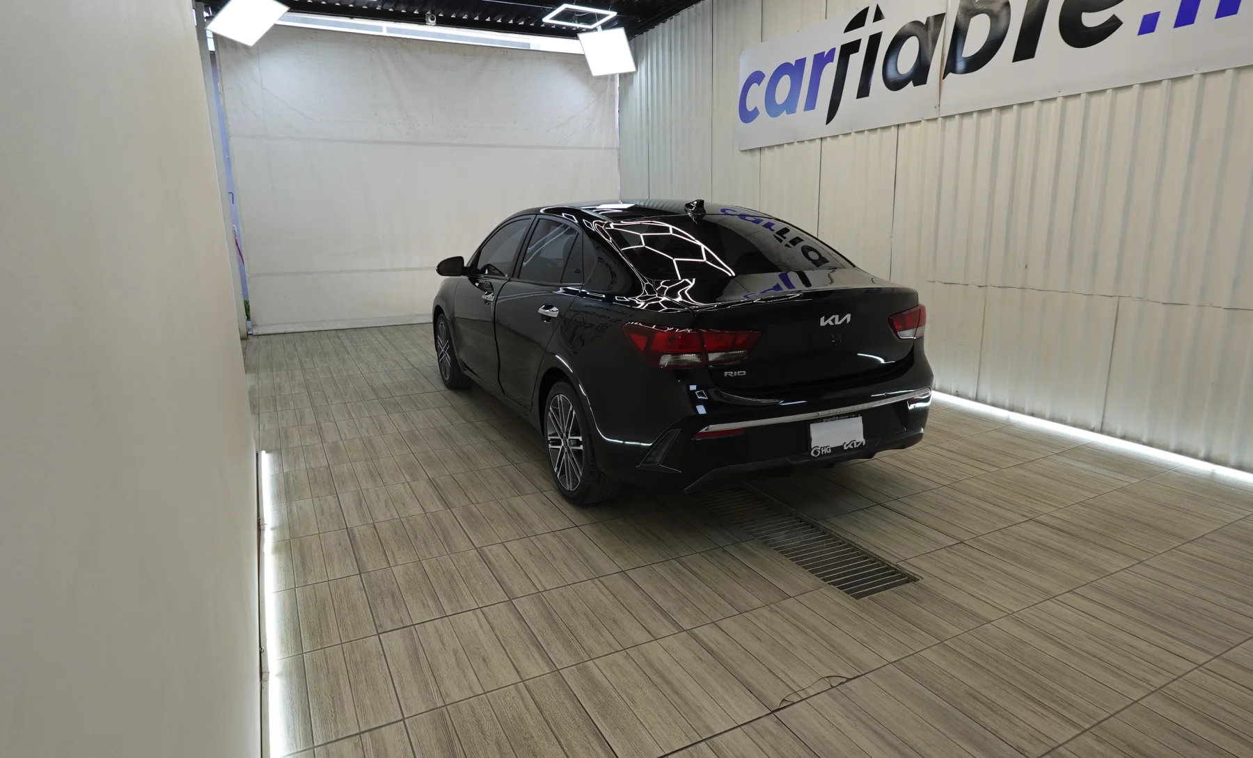 Kia Rio EX 2023 — exterior 6 de 9