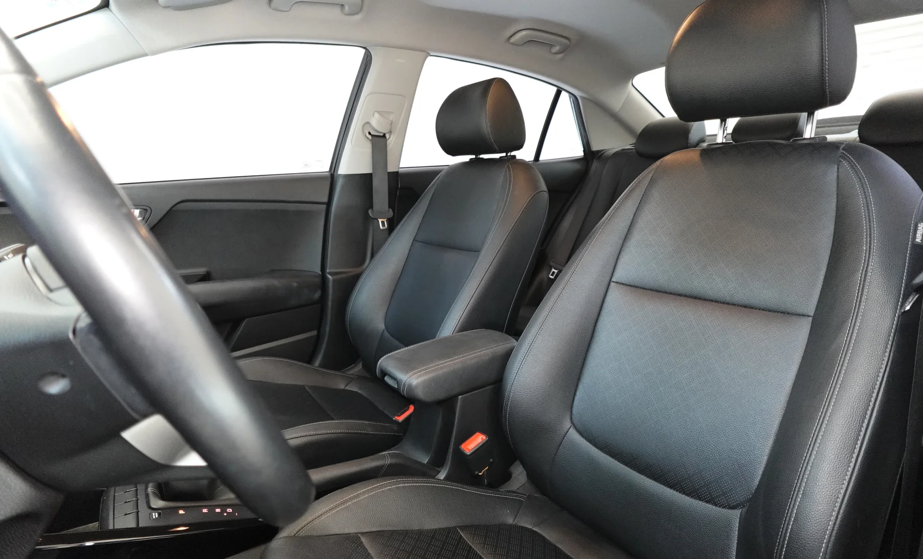 Kia Rio EX 2023 — interior 3 de 10