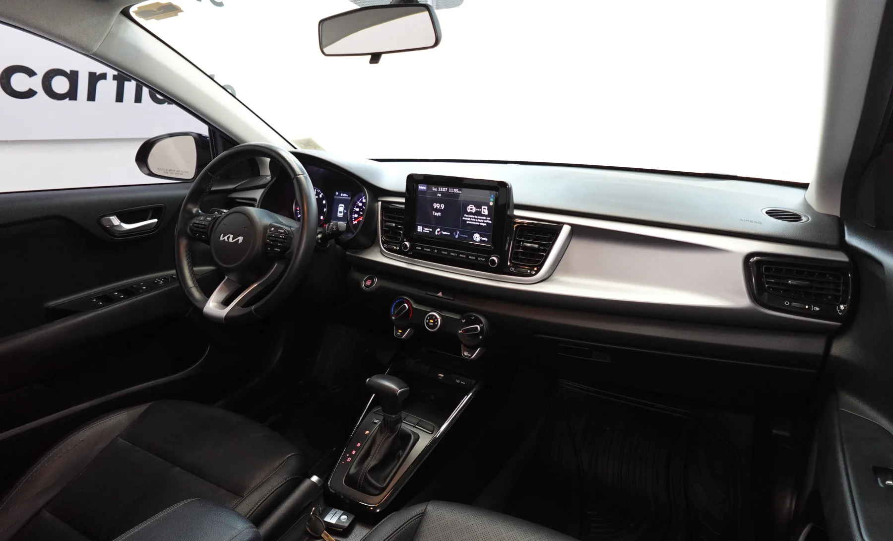 Kia Rio EX 2023 — interior 4 de 10