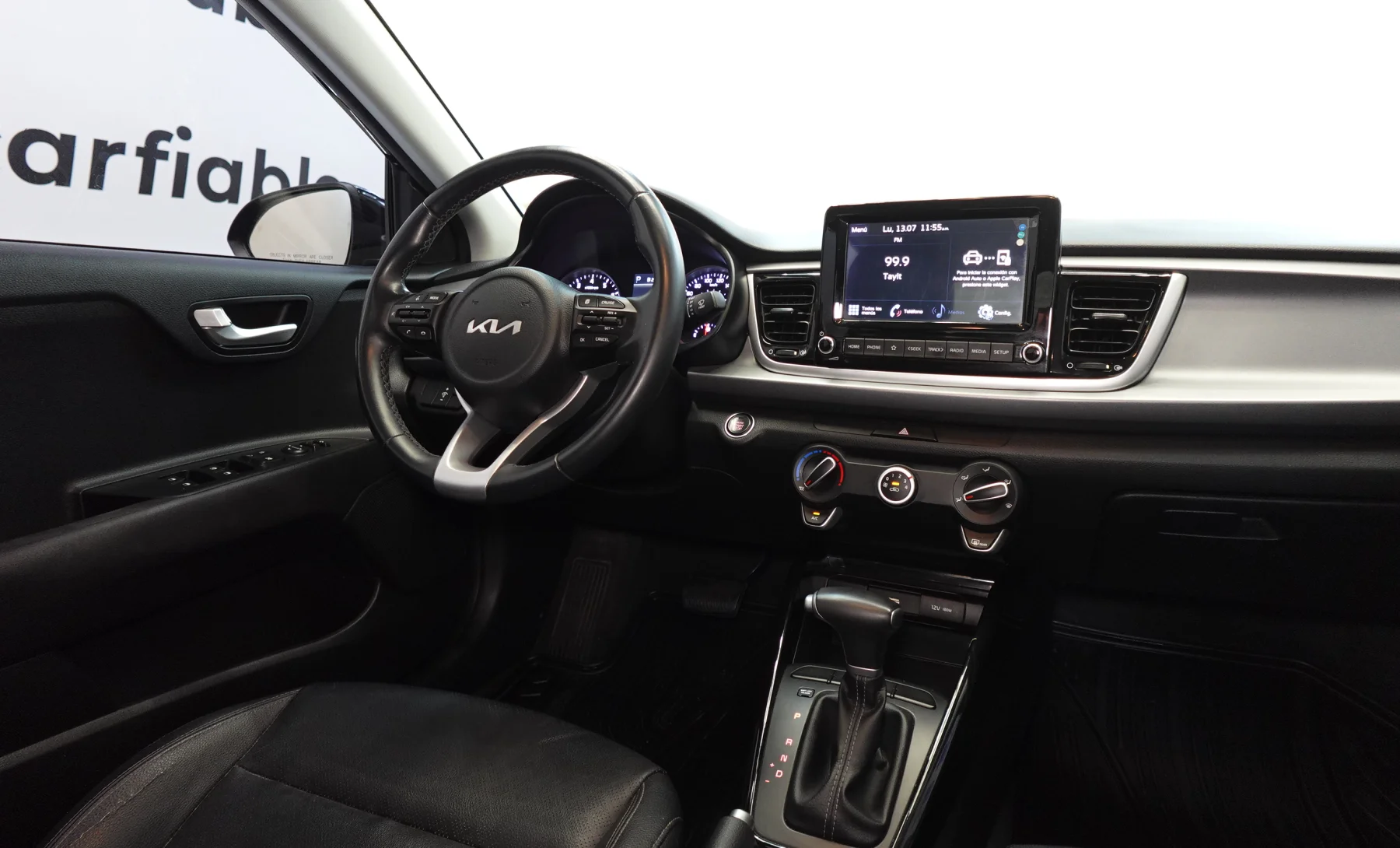 Kia Rio EX 2023 — interior 8 de 10